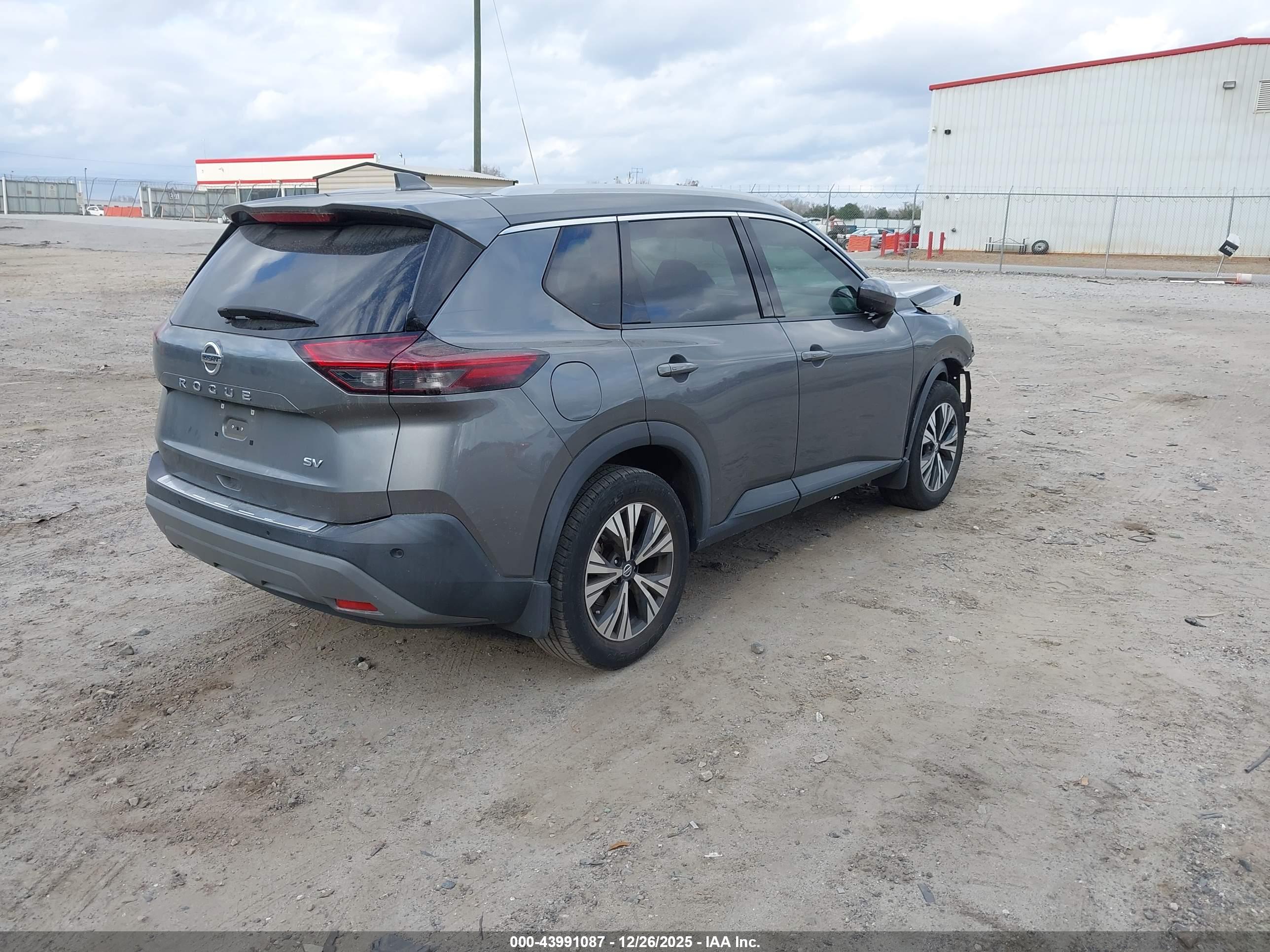 NISSAN ROGUE image 4
