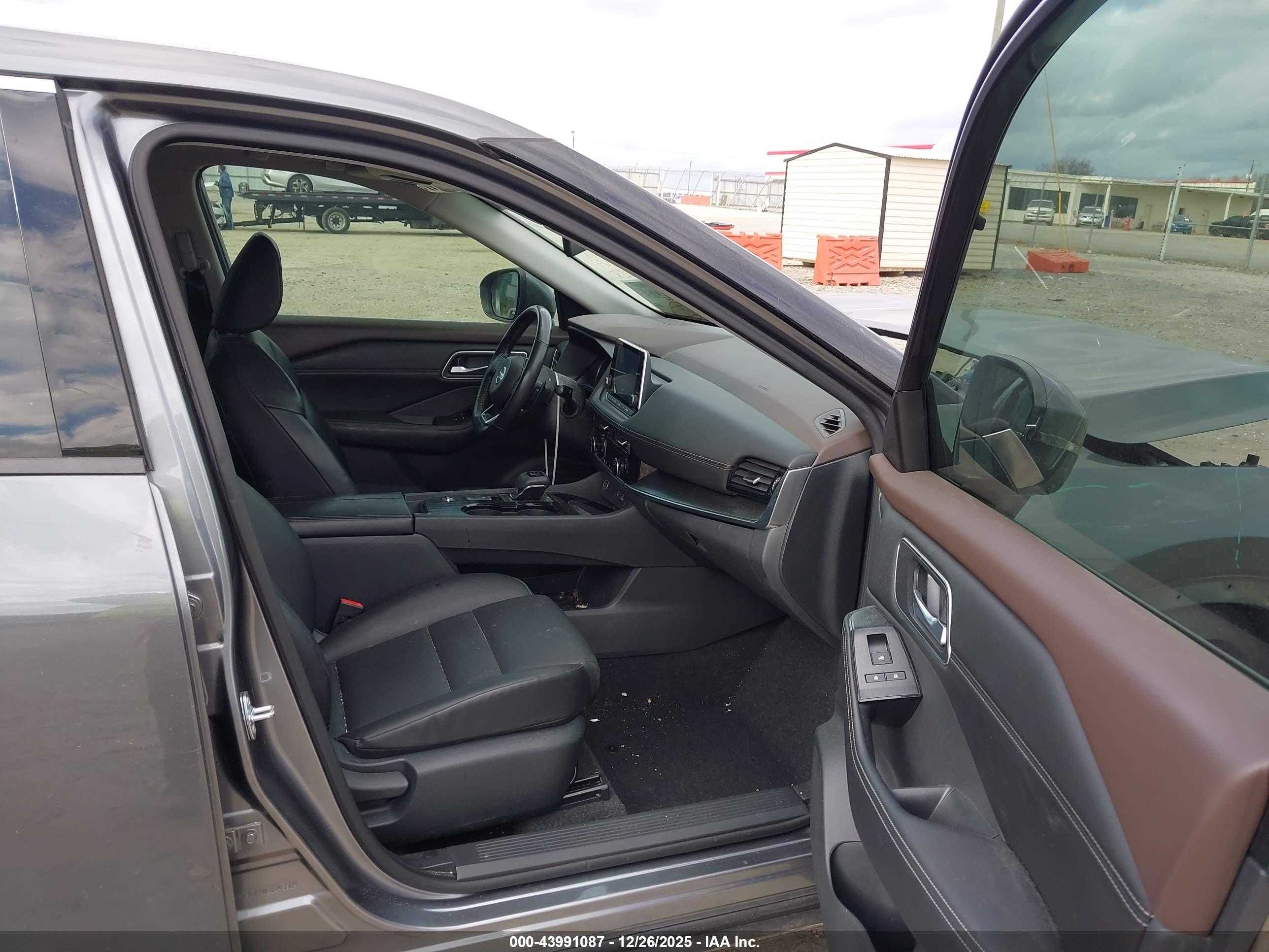 NISSAN ROGUE image 5