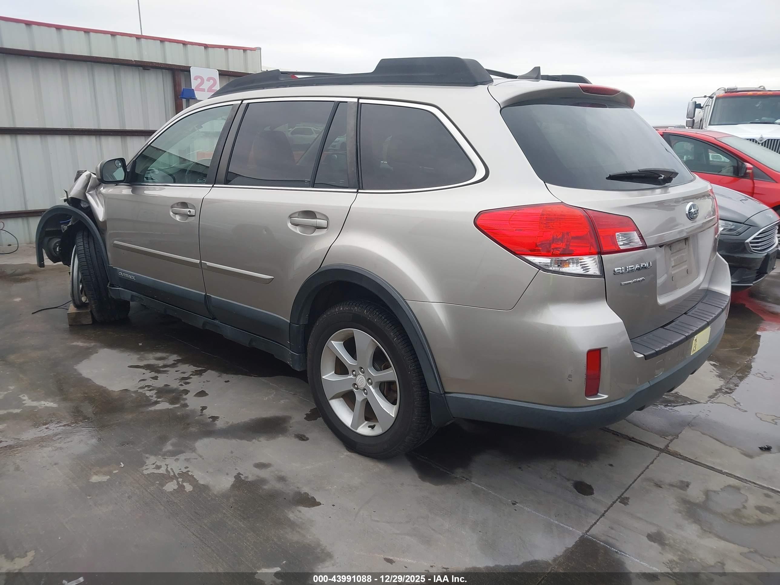 SUBARU OUTBACK image 3