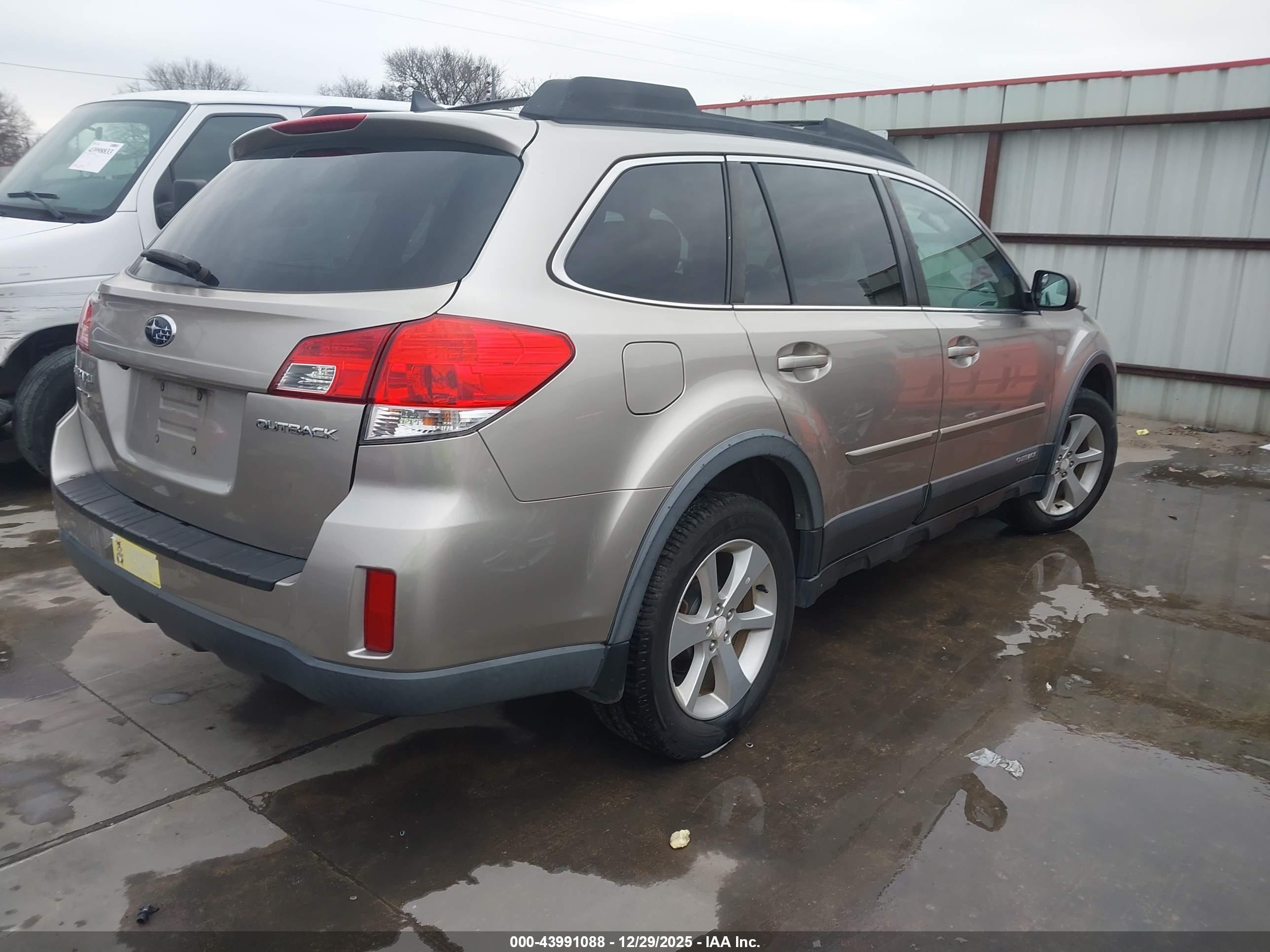 SUBARU OUTBACK image 4