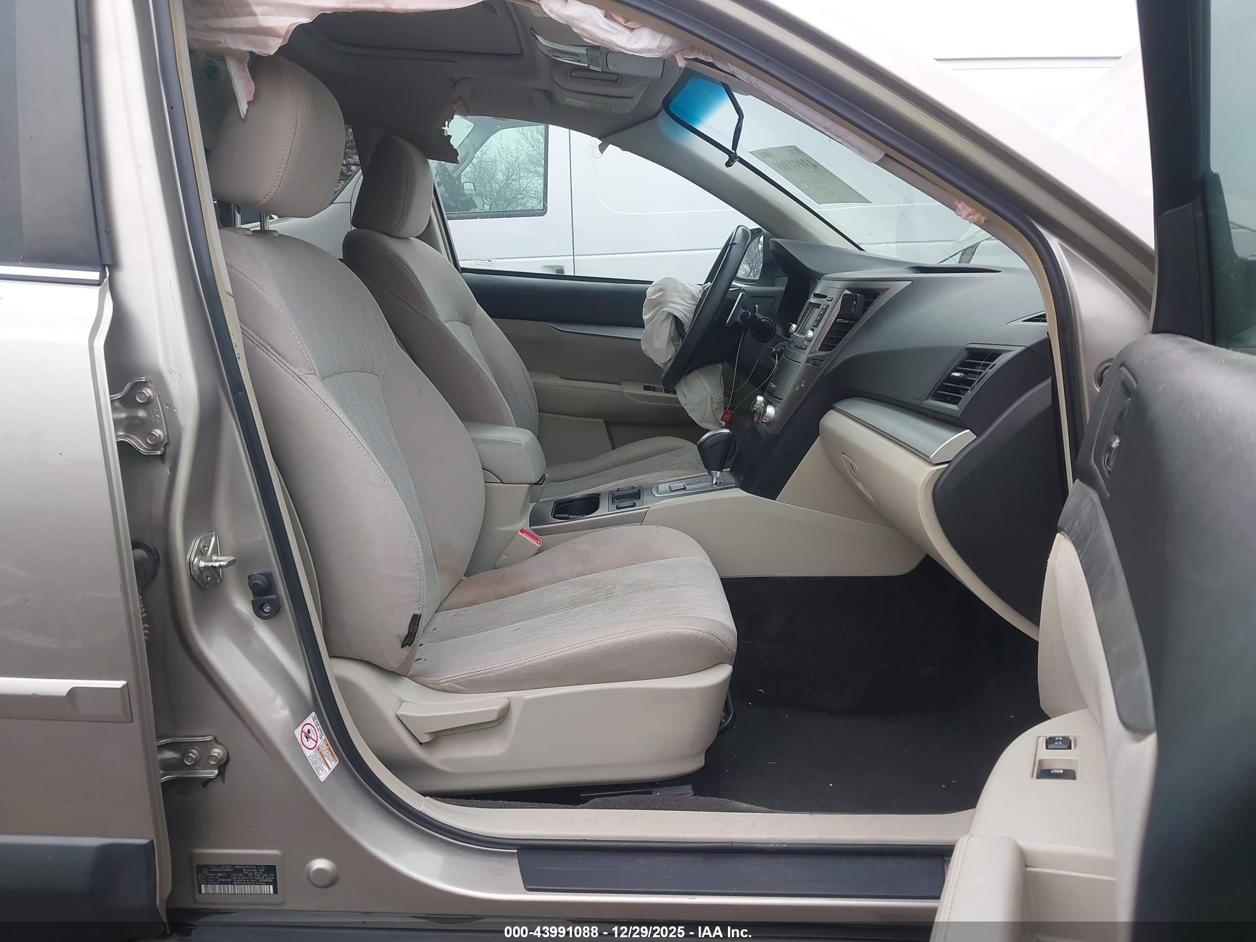 SUBARU OUTBACK image 5