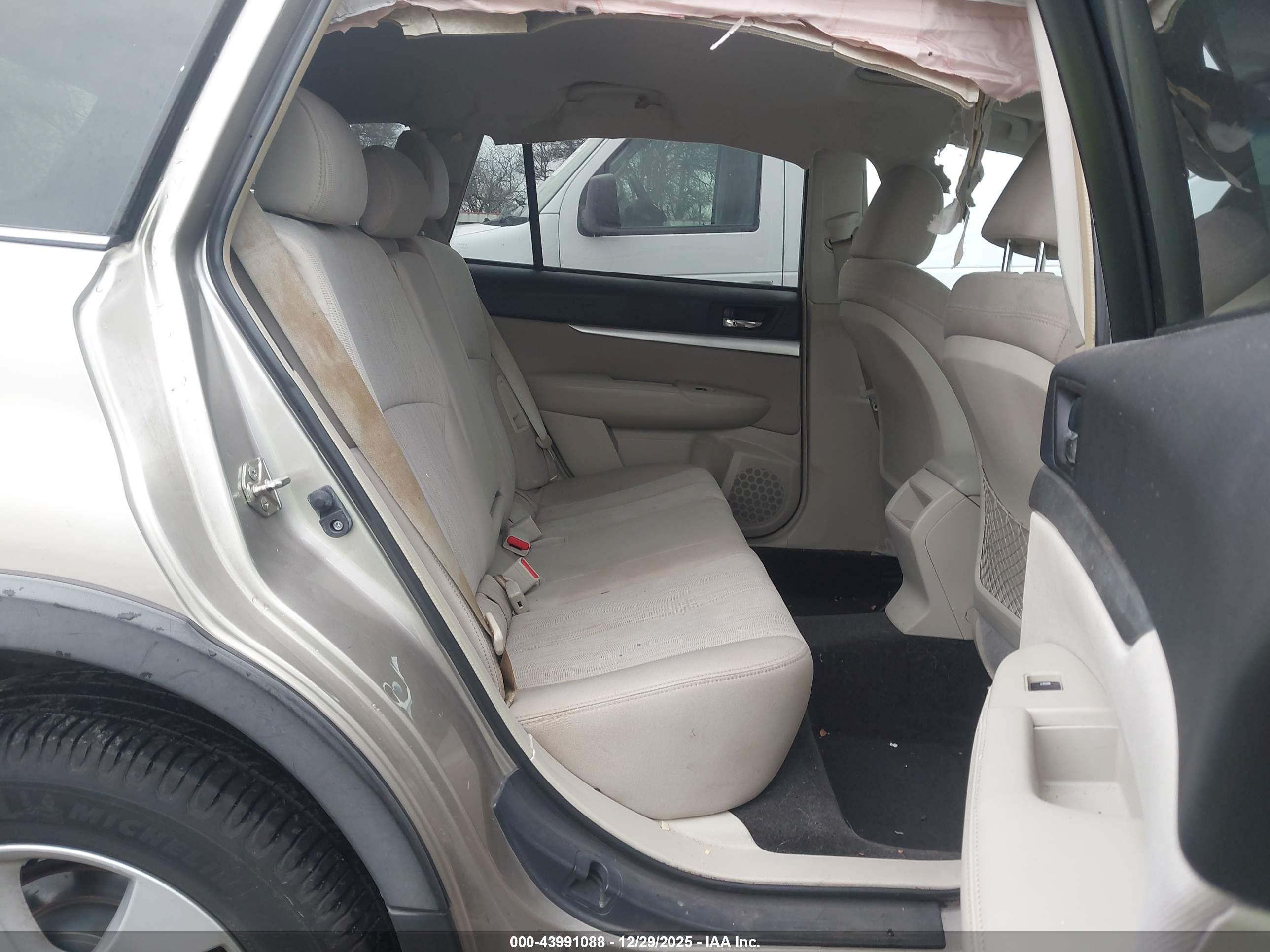 SUBARU OUTBACK image 8
