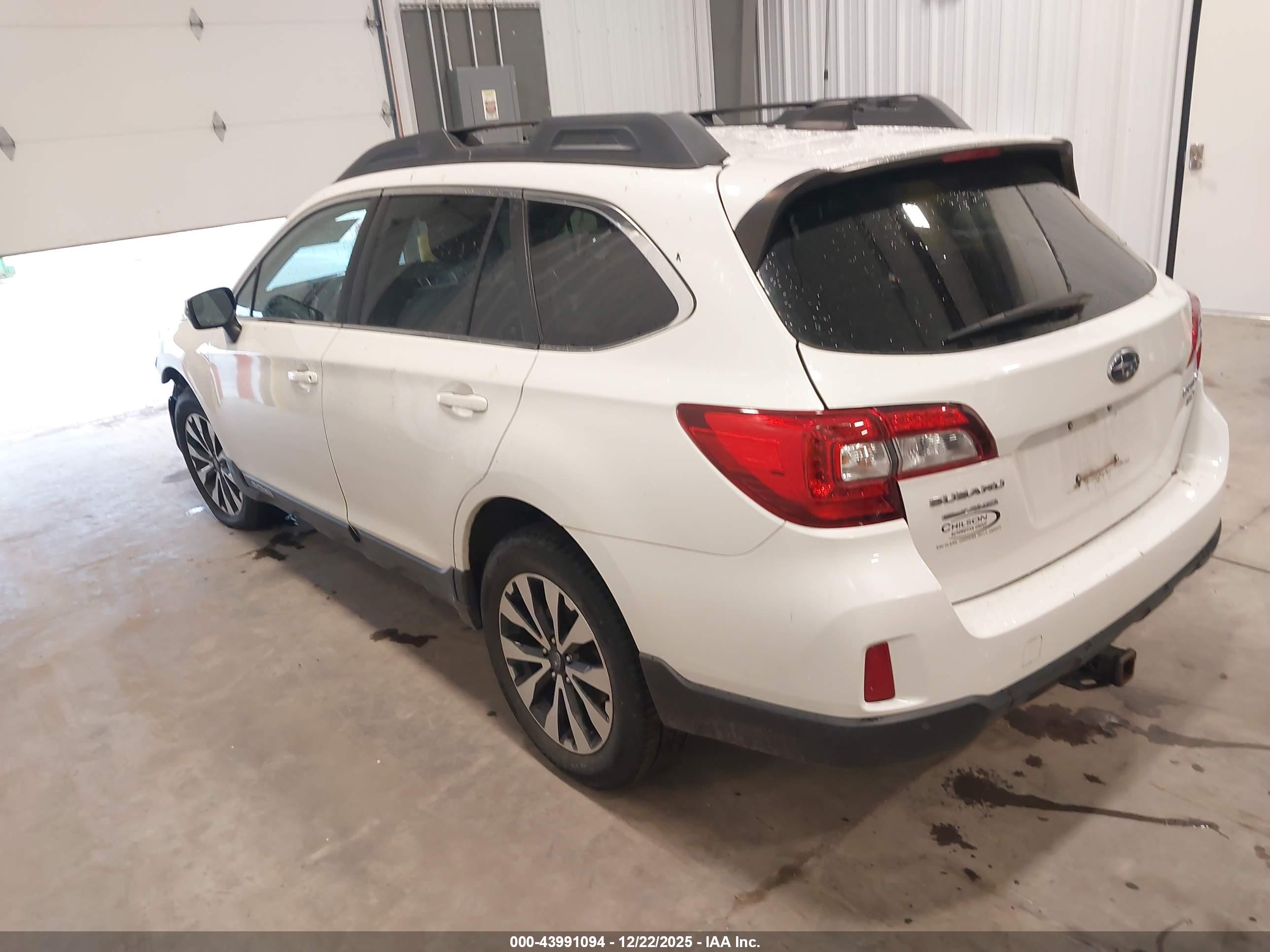 SUBARU OUTBACK image 3