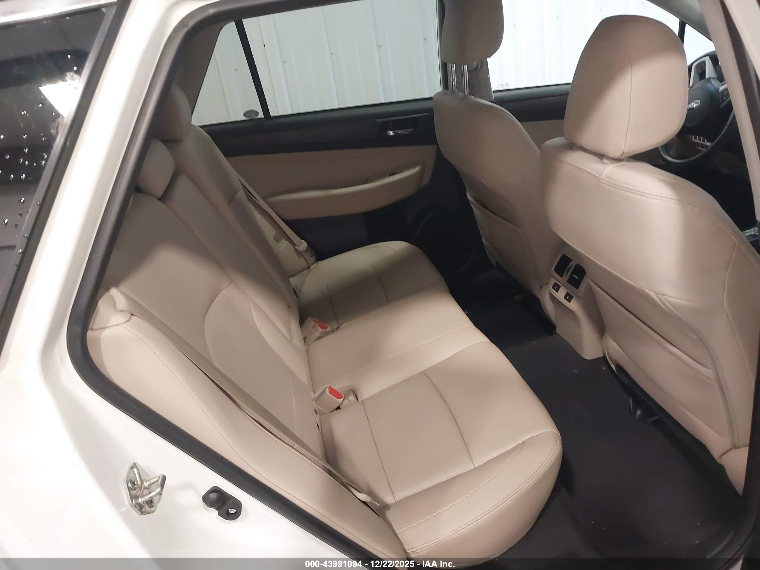 SUBARU OUTBACK image 8