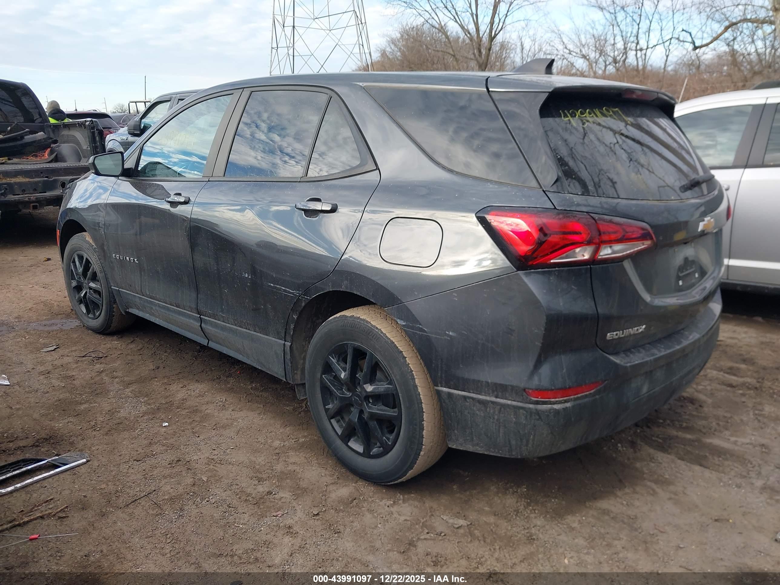 CHEVROLET EQUINOX image 3