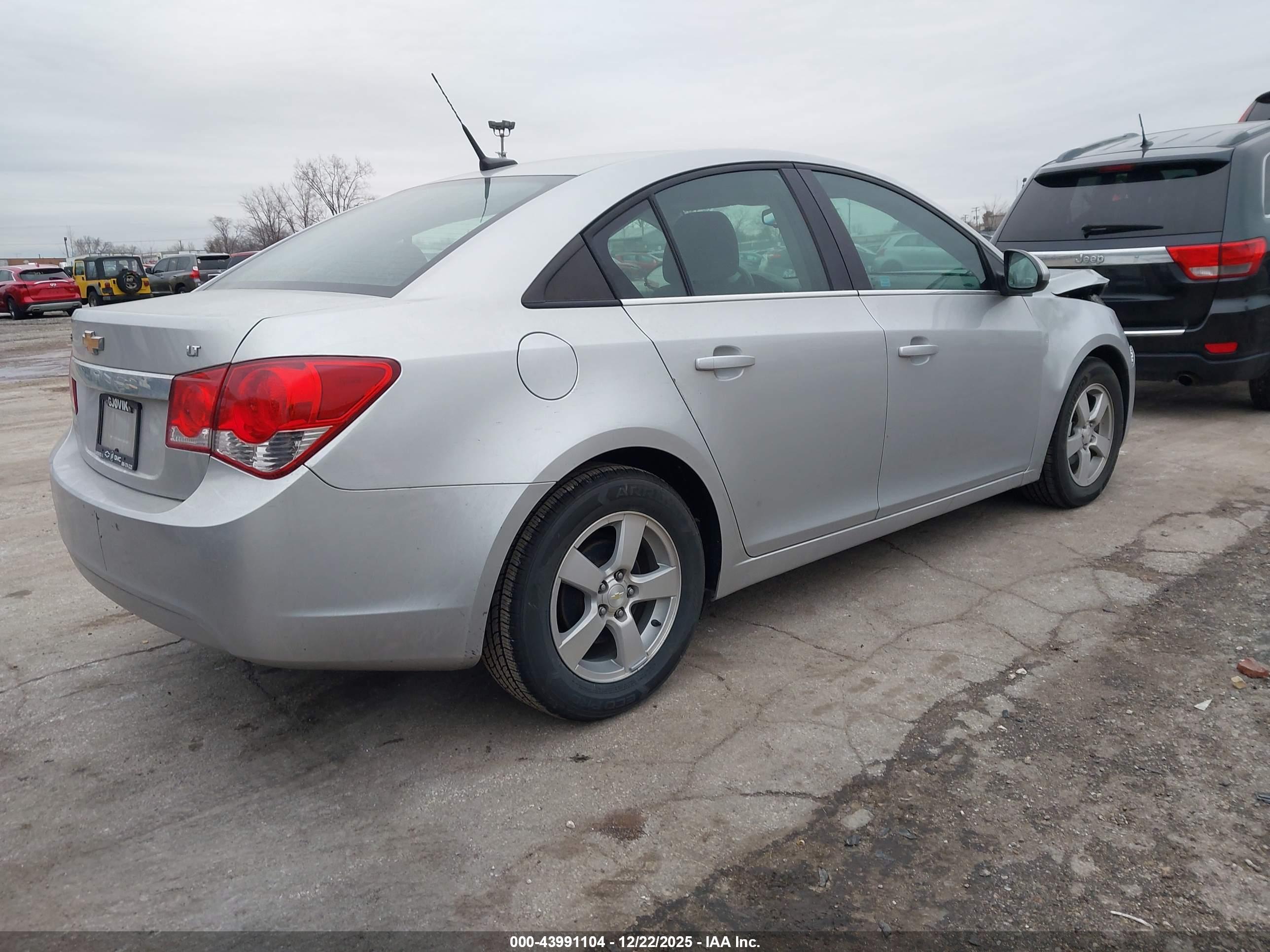 CHEVROLET CRUZE image 4