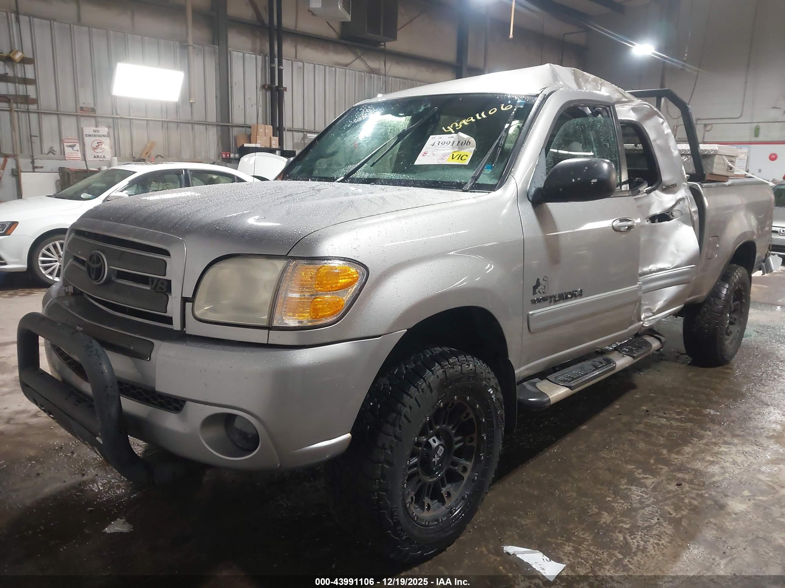TOYOTA TUNDRA image 2