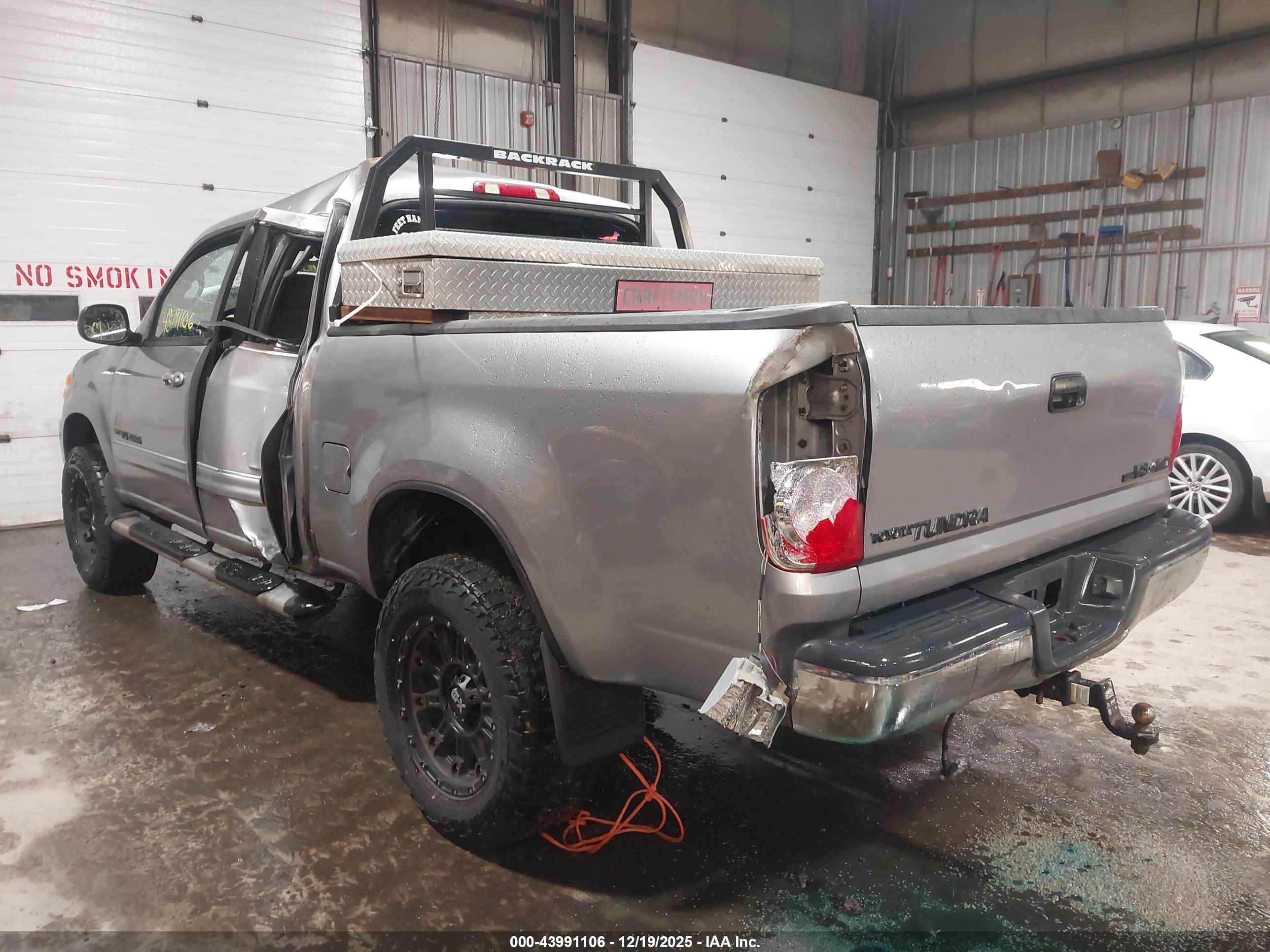 TOYOTA TUNDRA image 3