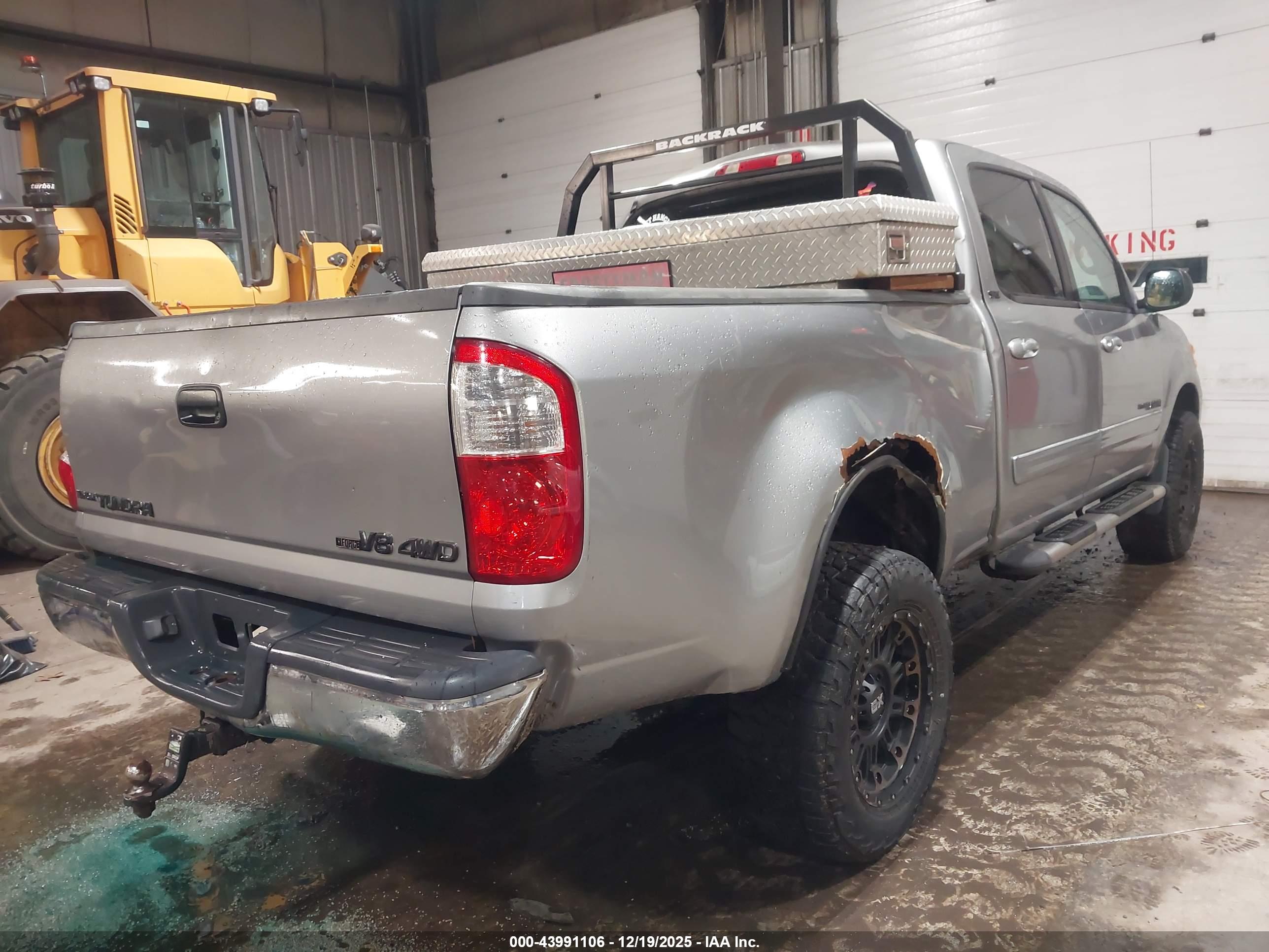 TOYOTA TUNDRA image 4