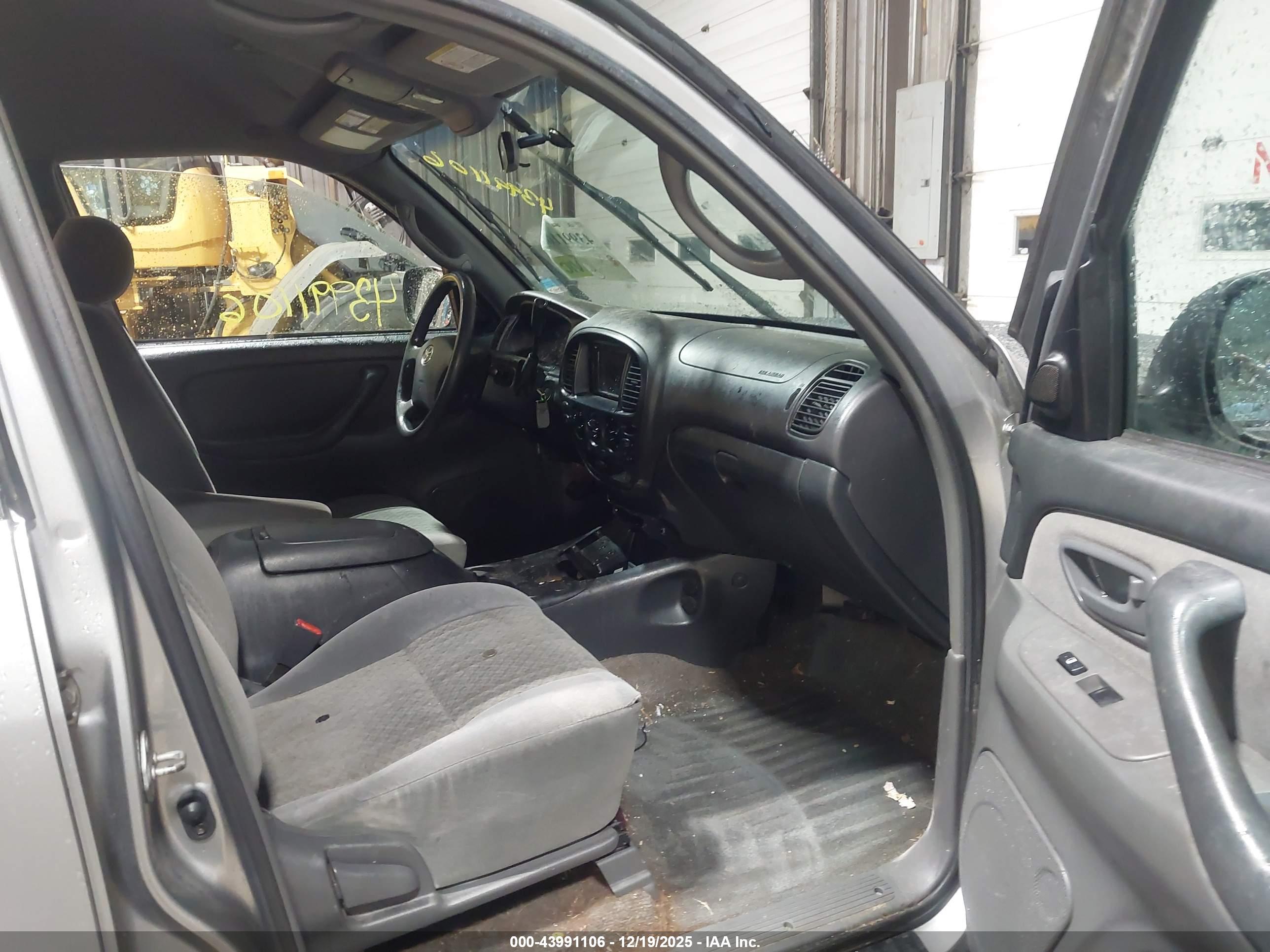 TOYOTA TUNDRA image 5
