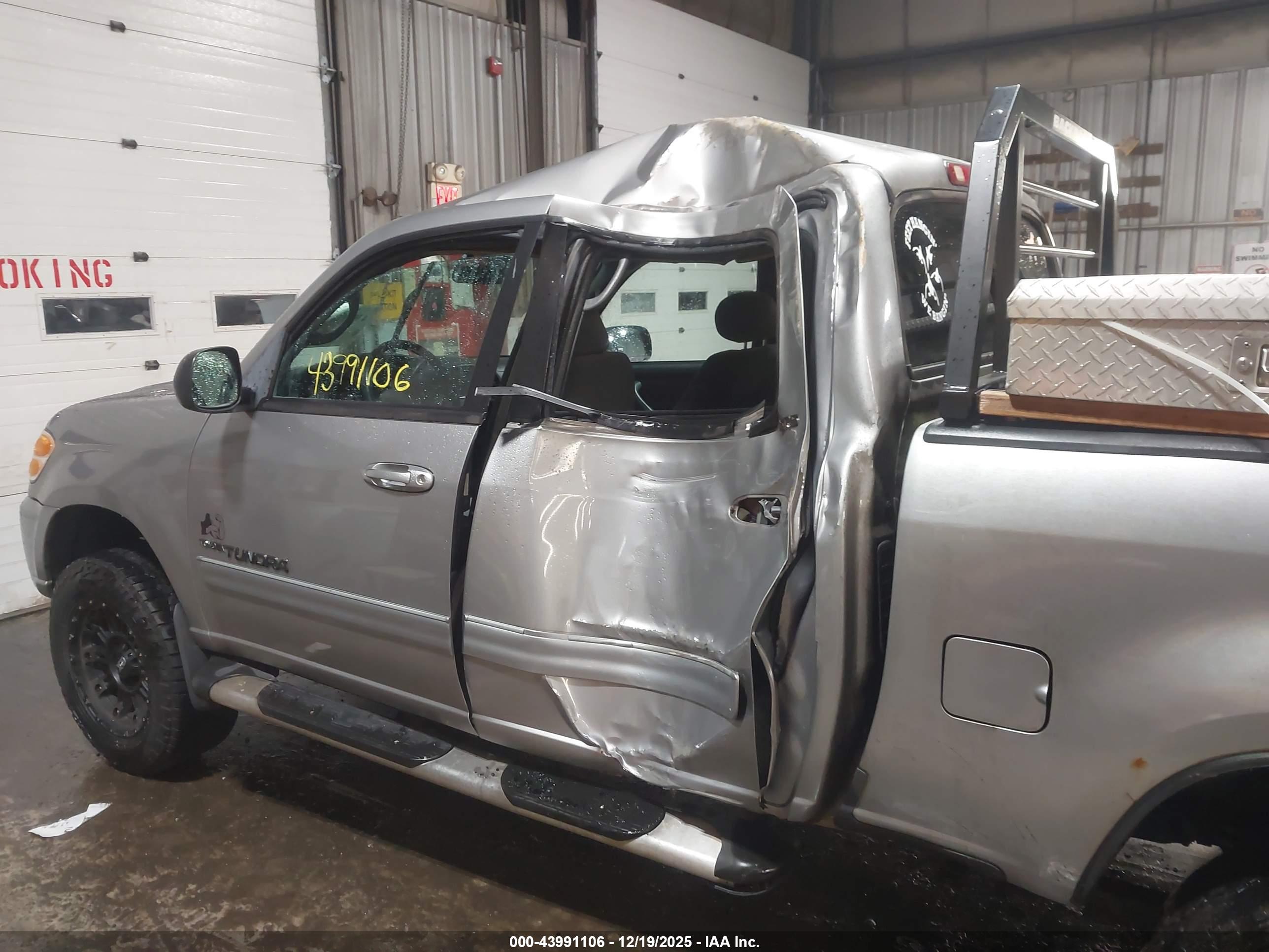 TOYOTA TUNDRA image 6