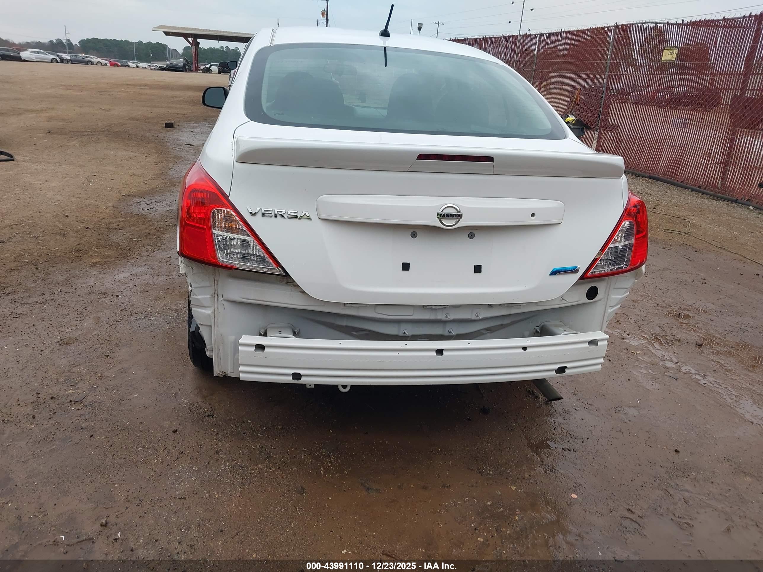 NISSAN VERSA image 6