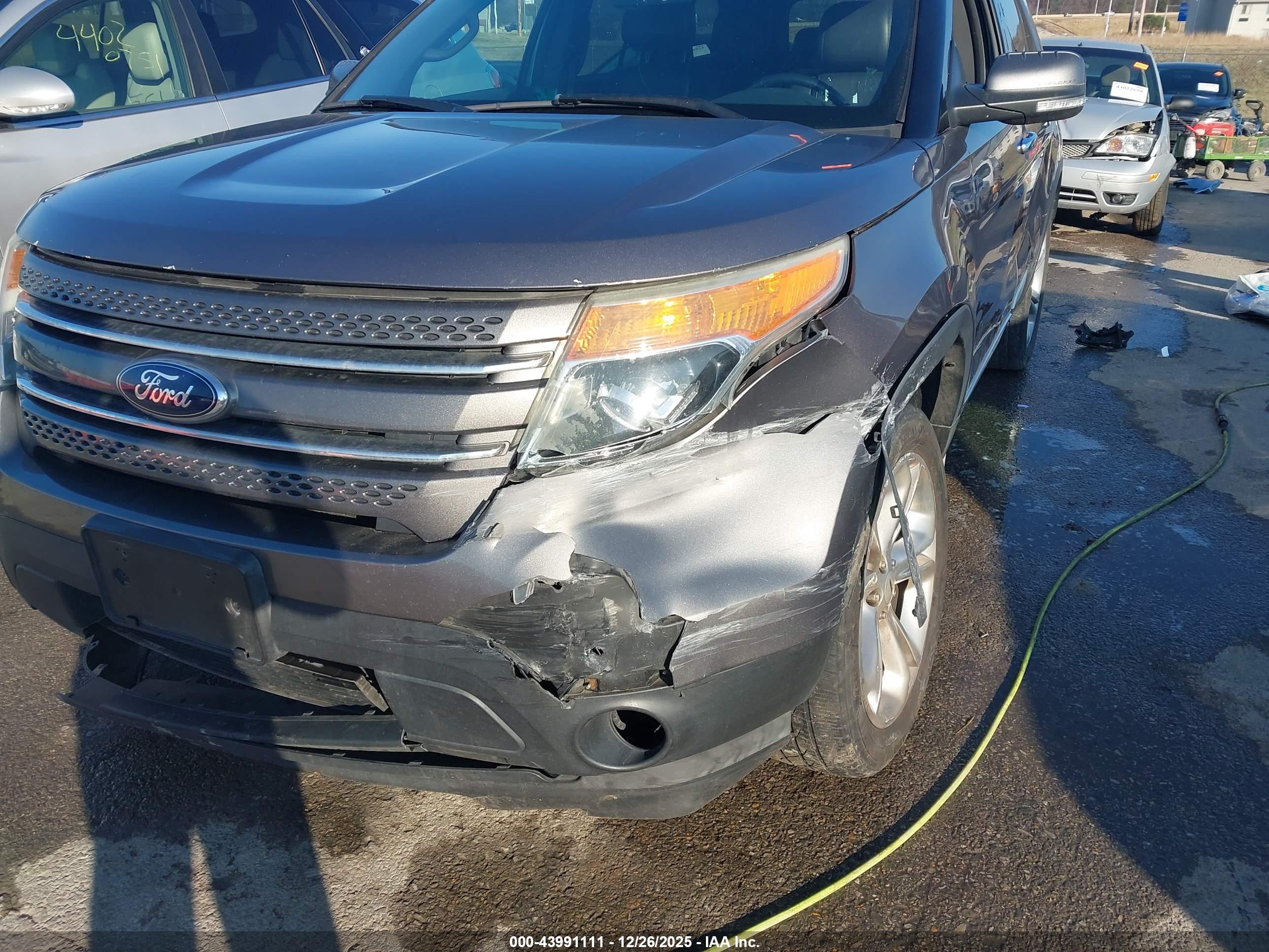 FORD EXPLORER image 6