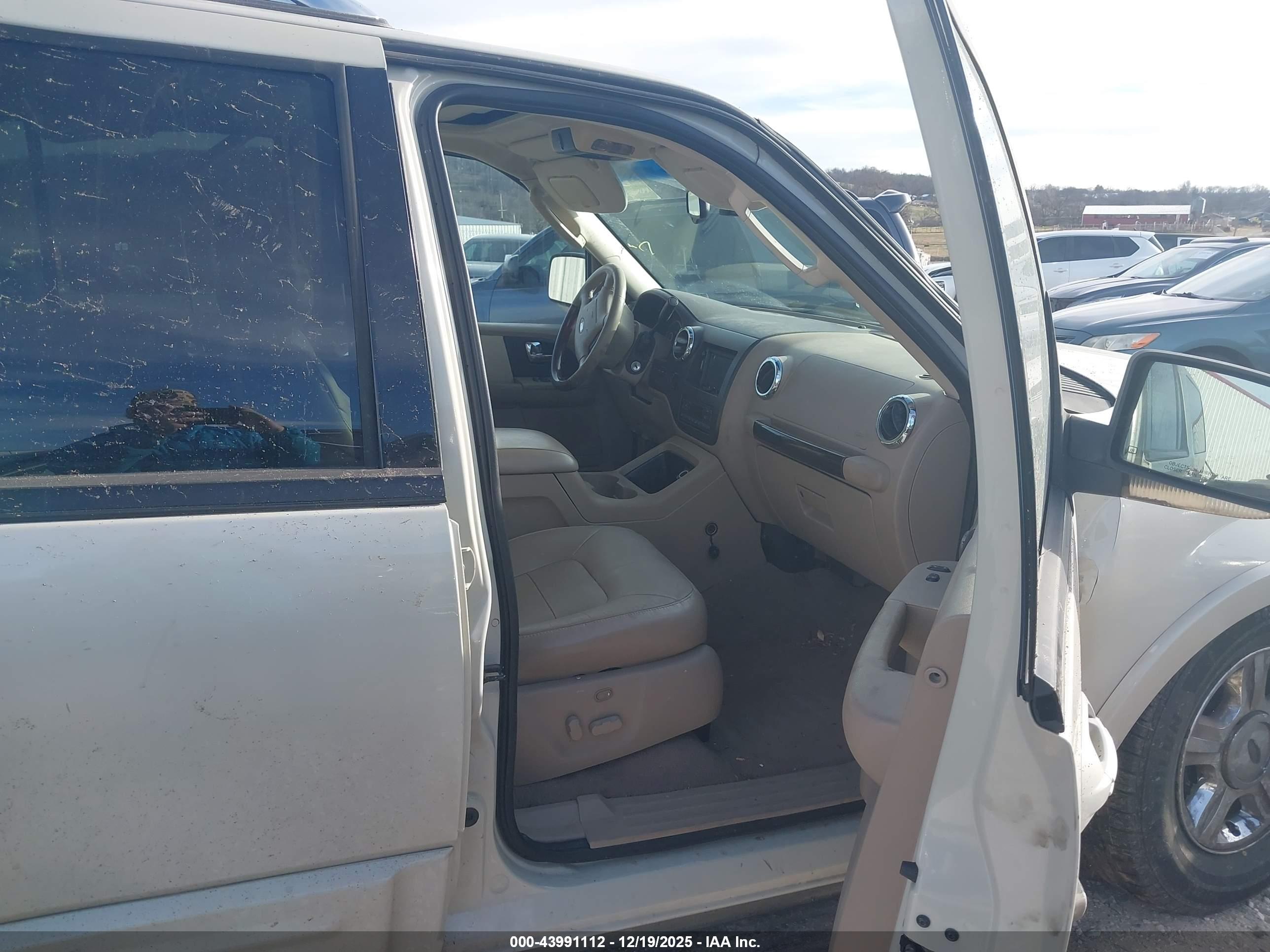 FORD EXPEDITION image 5