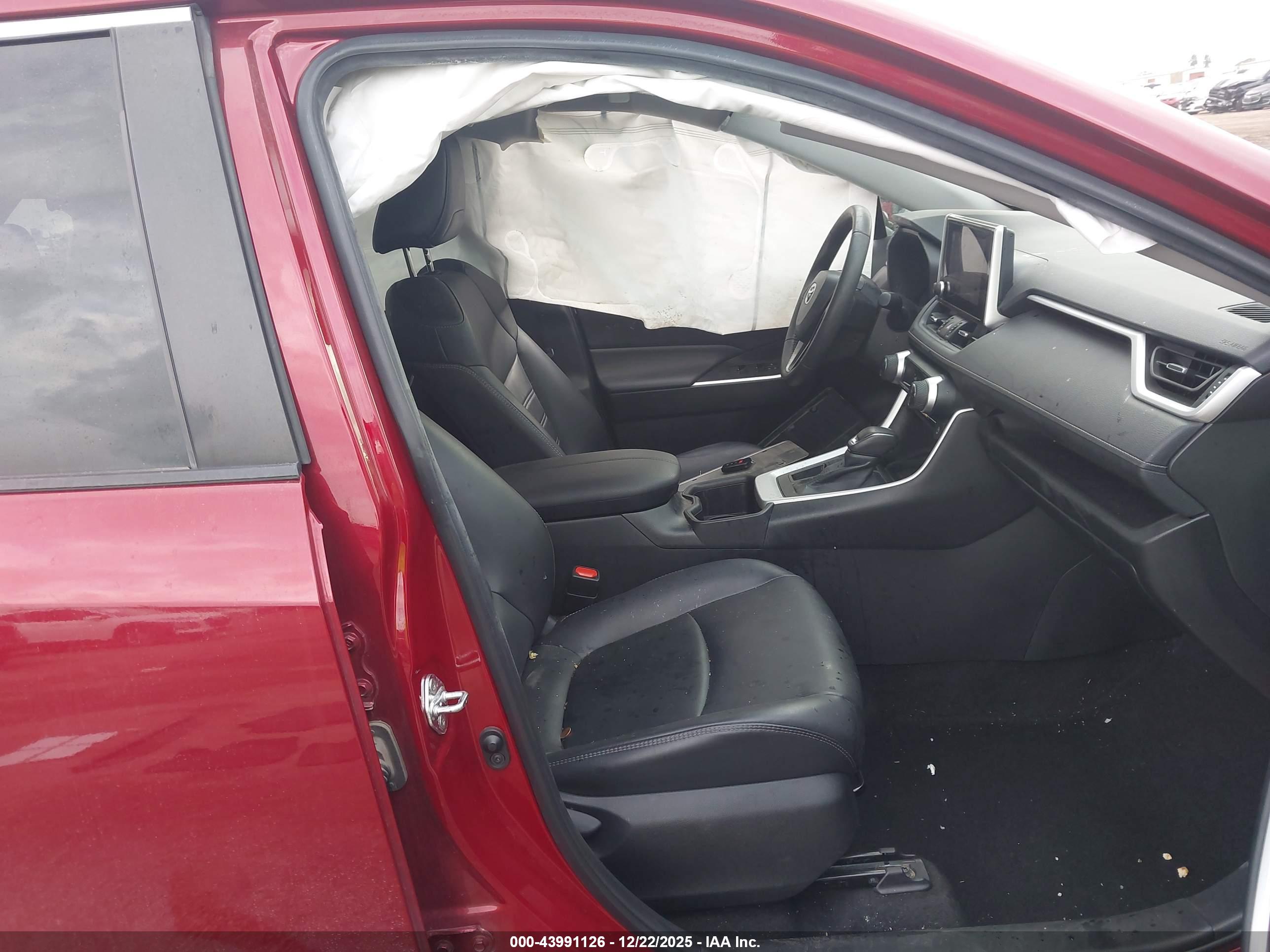 TOYOTA RAV4 image 5