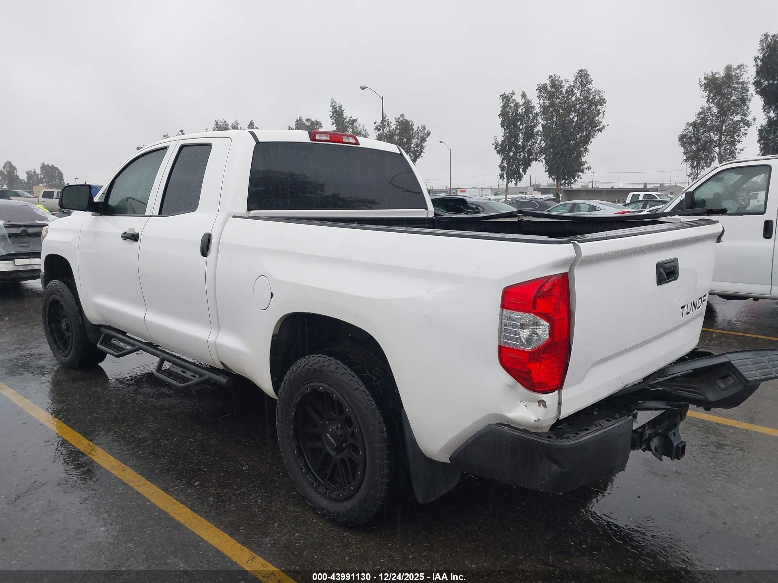 TOYOTA TUNDRA image 3