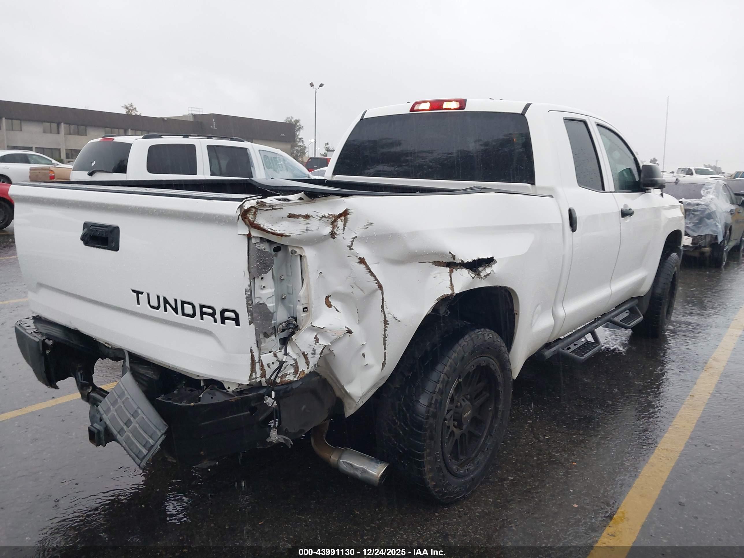 TOYOTA TUNDRA image 4