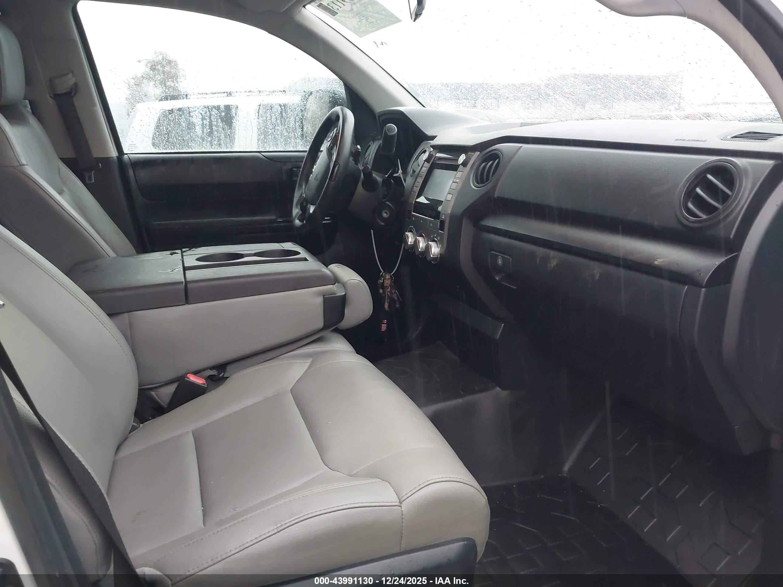 TOYOTA TUNDRA image 5