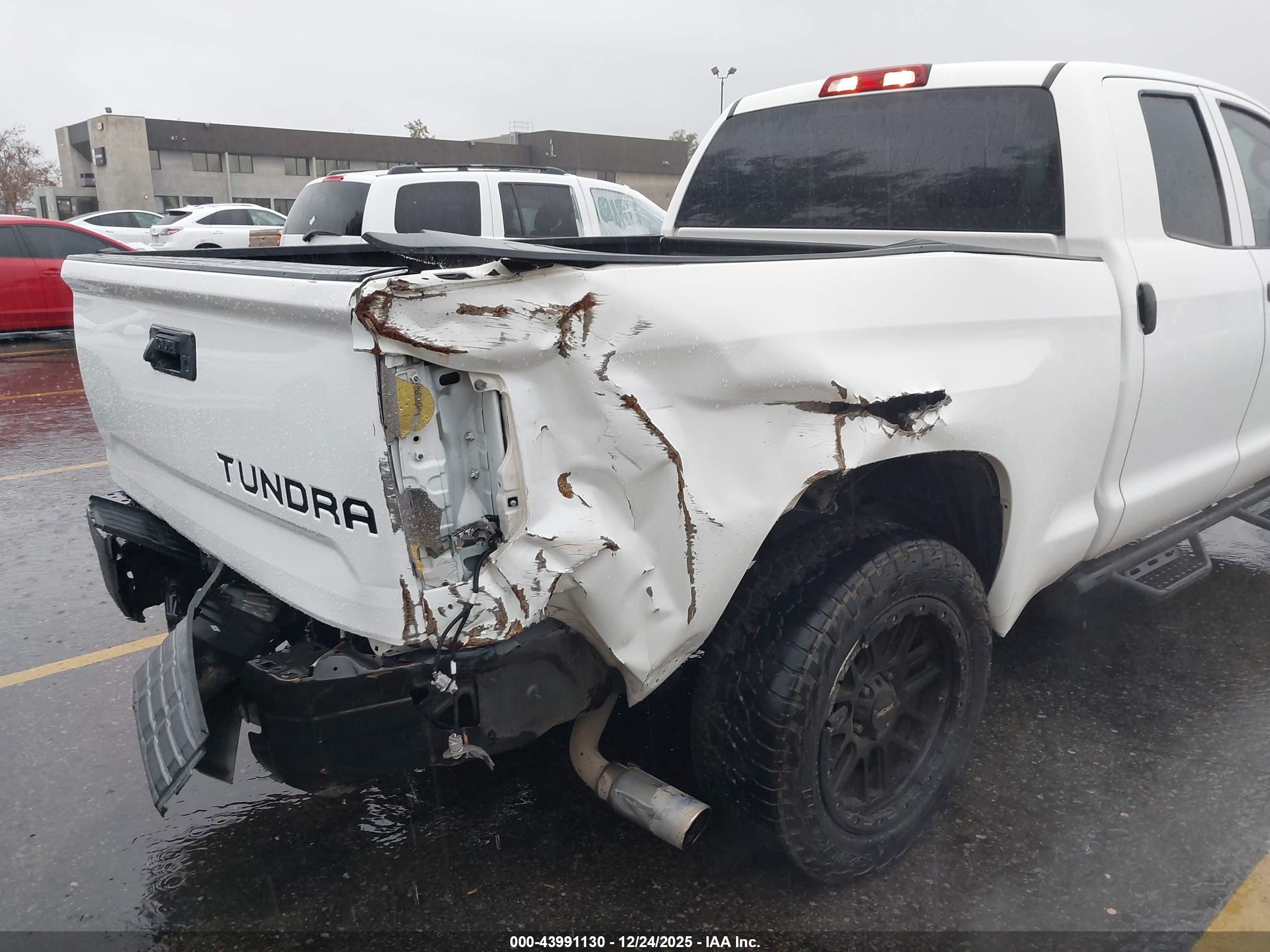 TOYOTA TUNDRA image 6