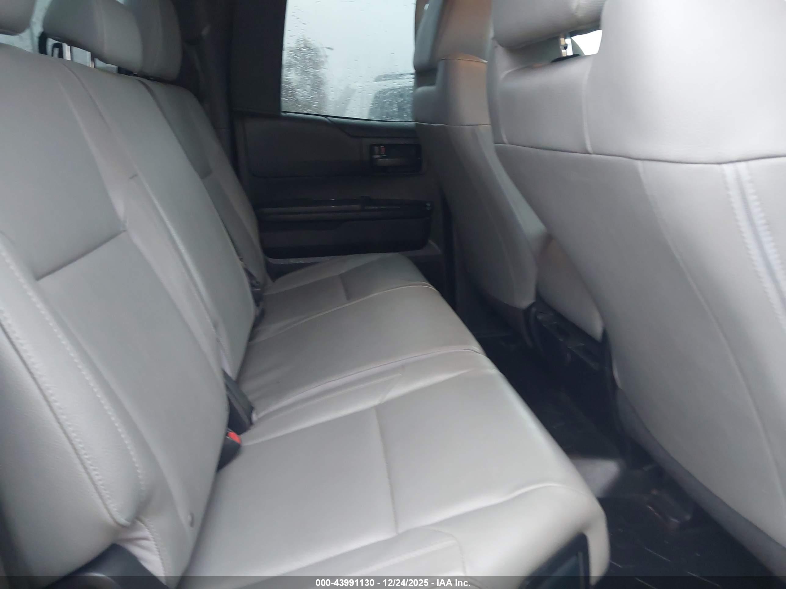 TOYOTA TUNDRA image 8