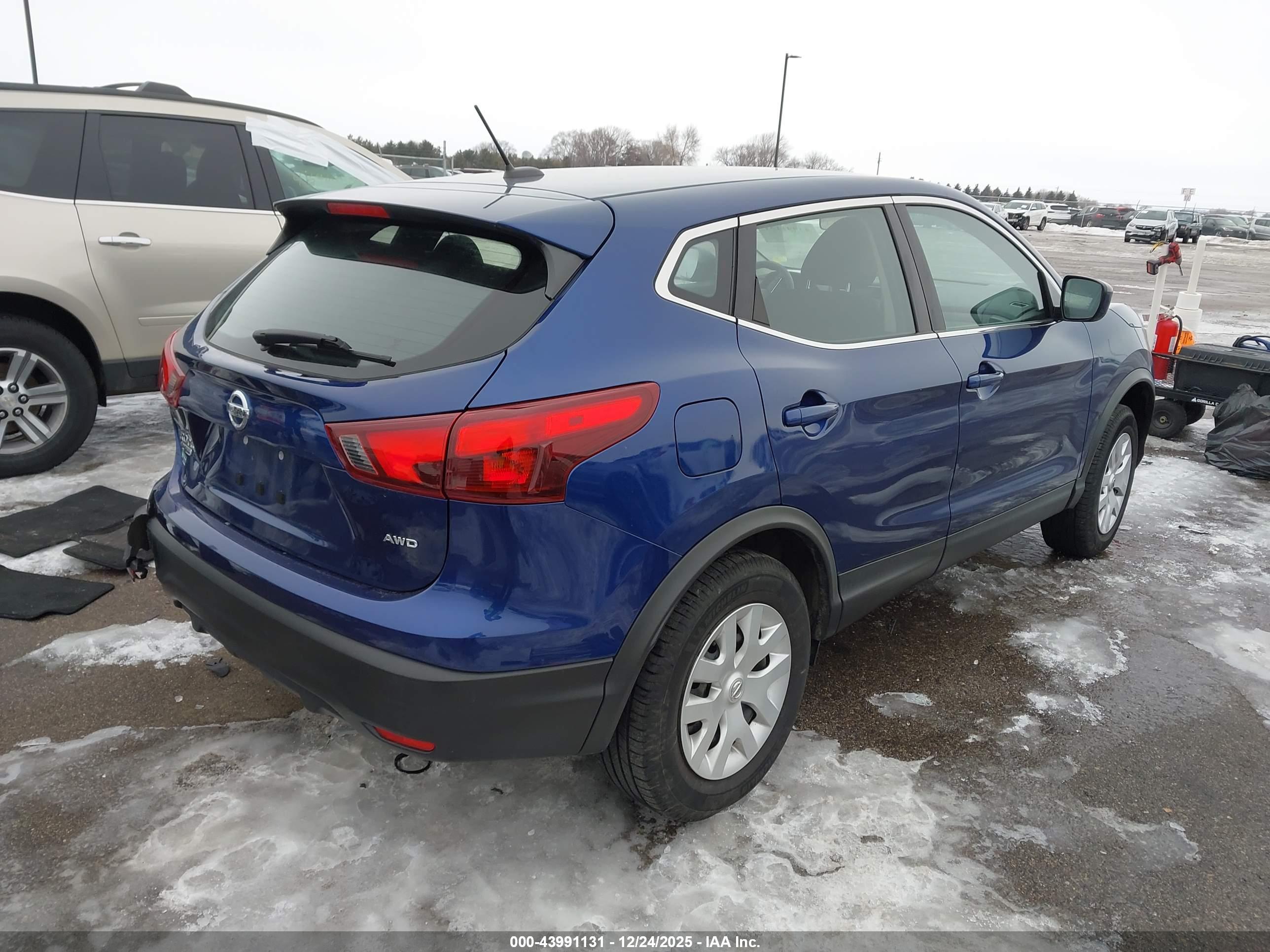 NISSAN ROGUE image 4