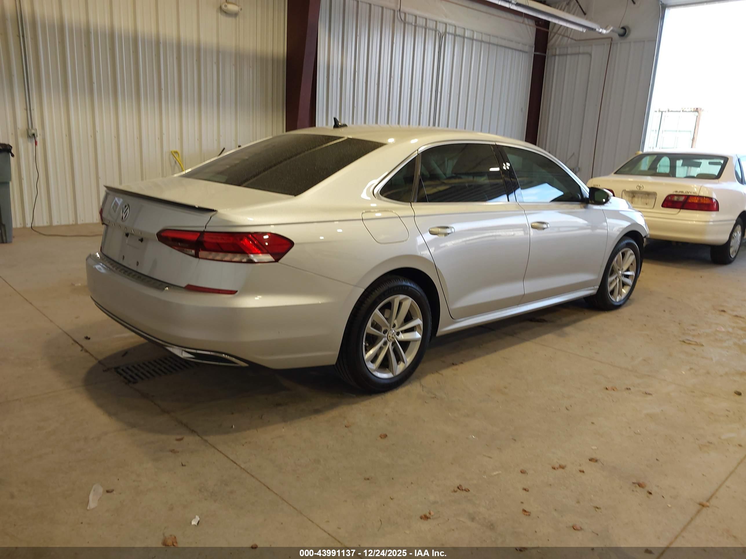 VOLKSWAGEN PASSAT image 4
