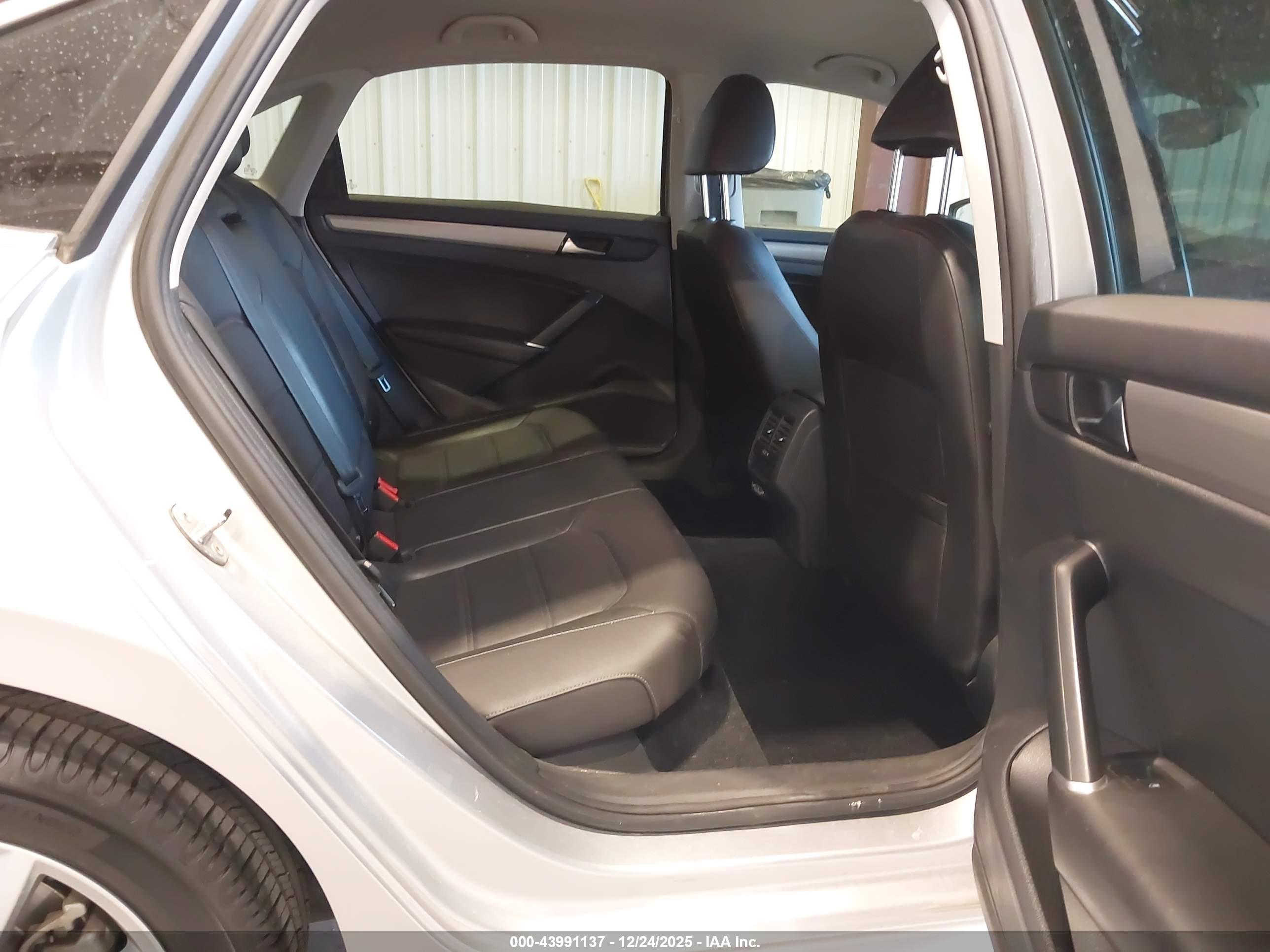 VOLKSWAGEN PASSAT image 8