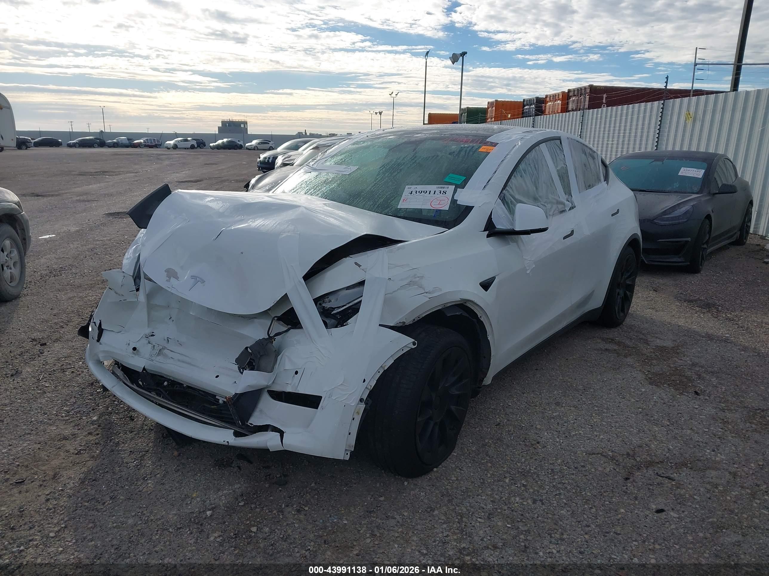 TESLA MODEL image 2