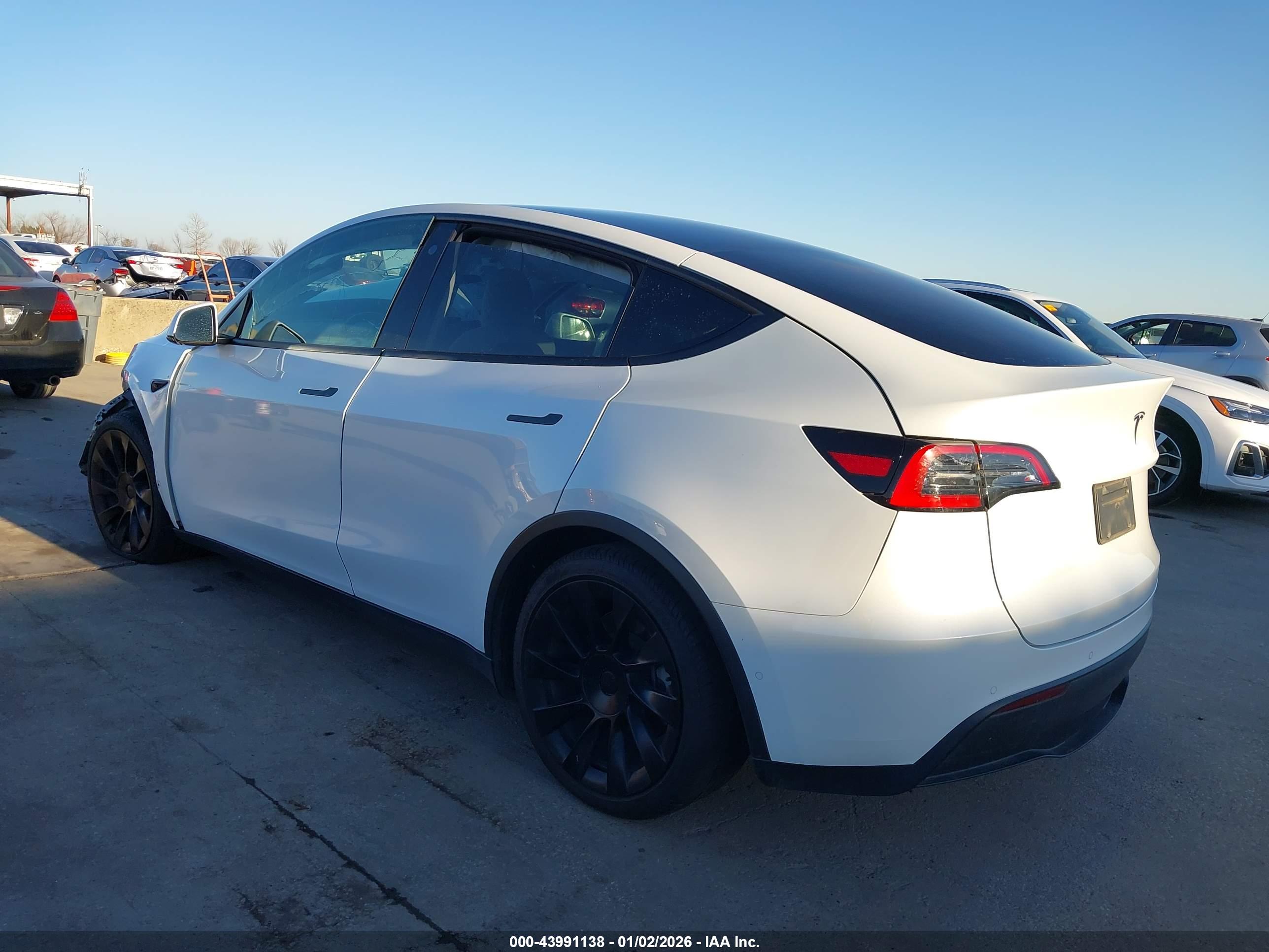 TESLA MODEL image 3