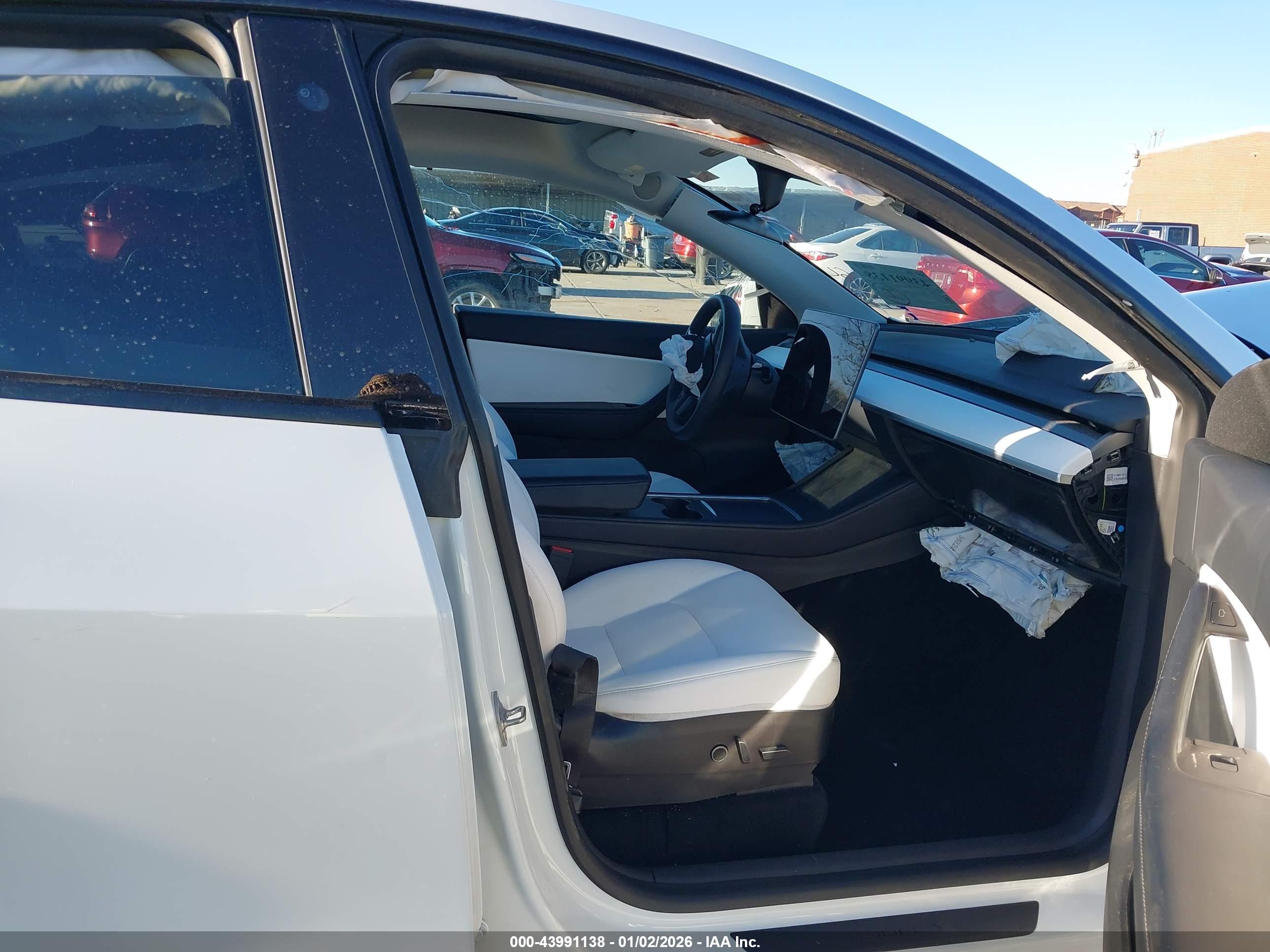 TESLA MODEL image 5