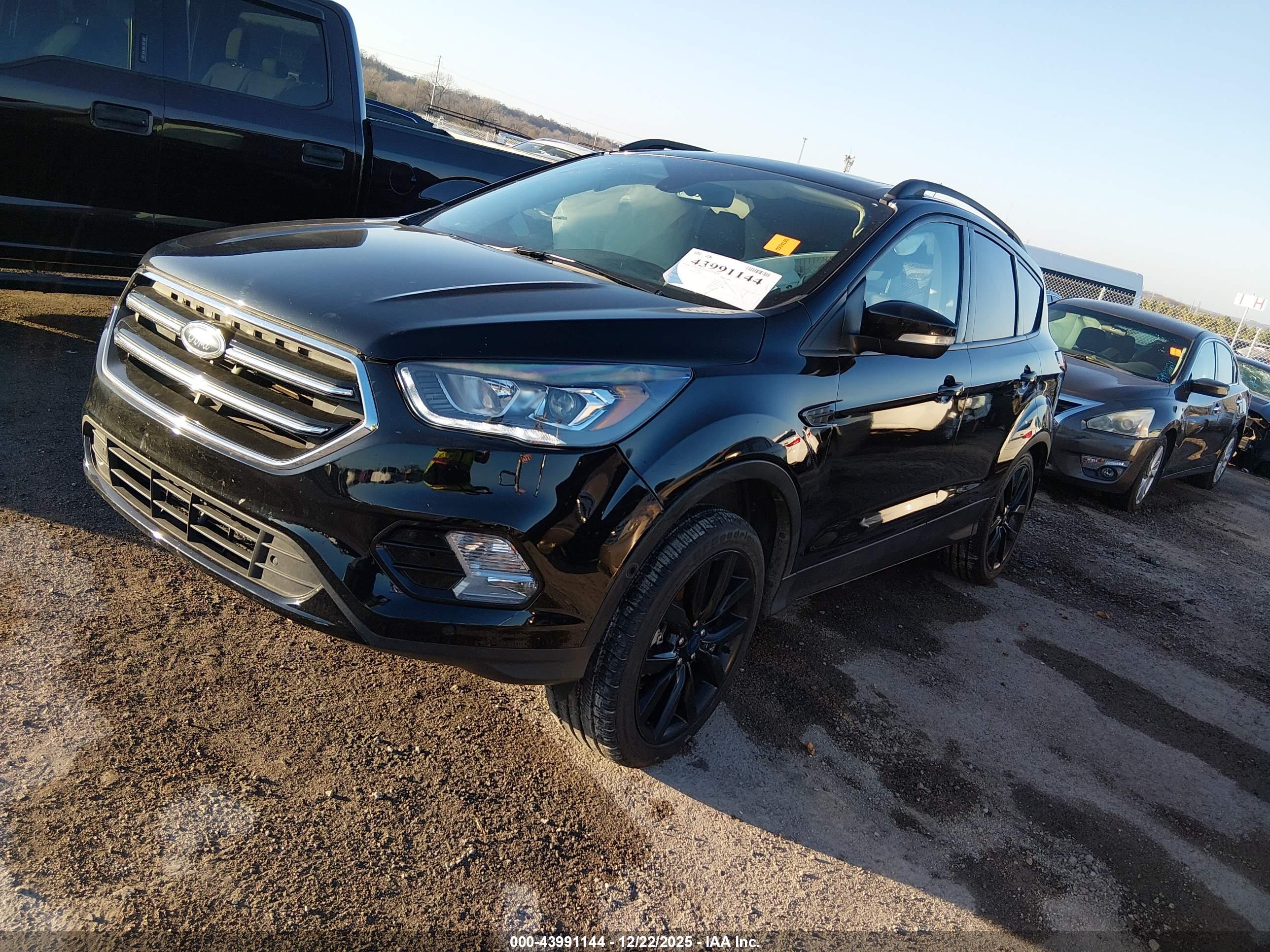 FORD ESCAPE image 2