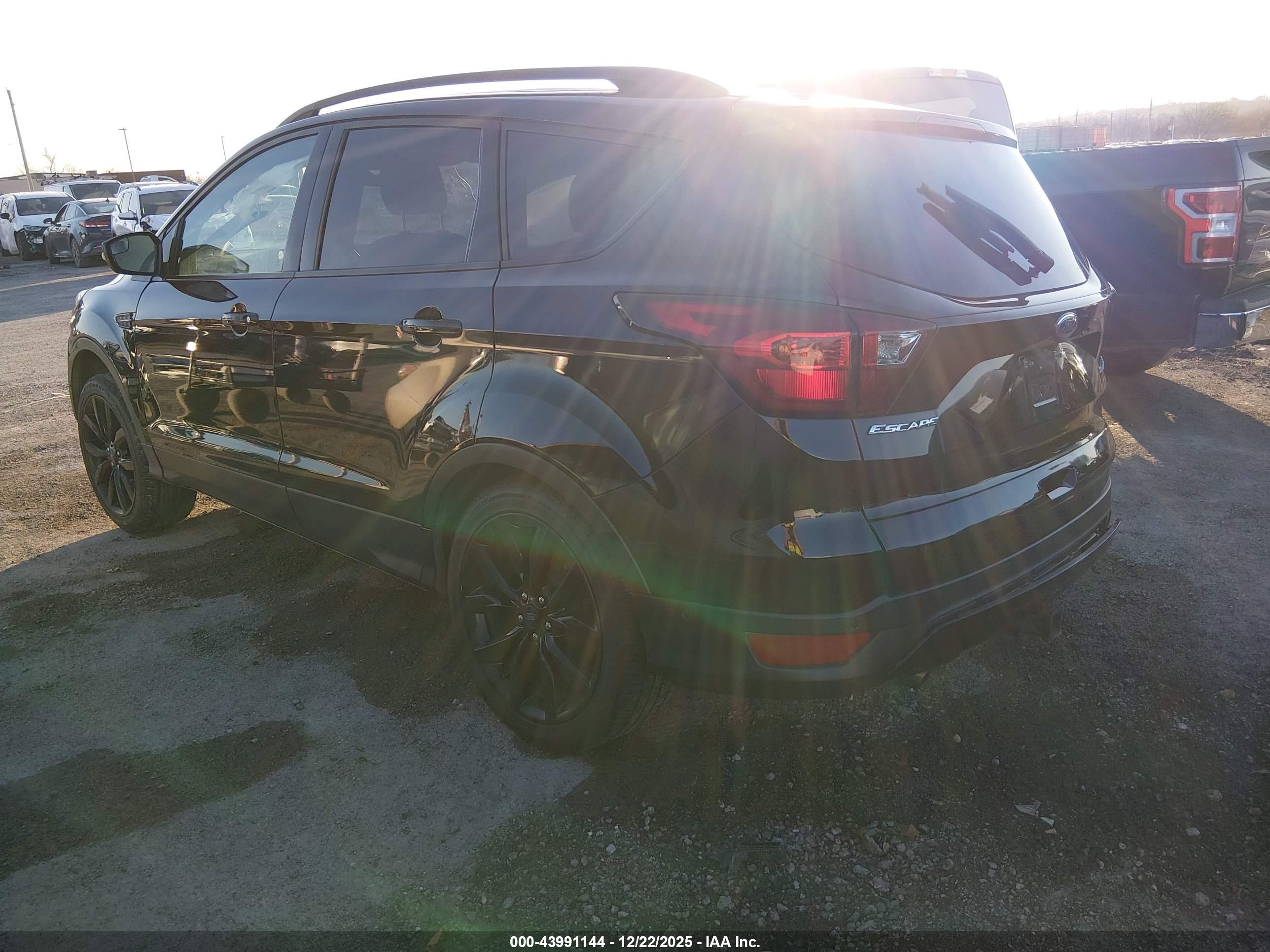 FORD ESCAPE image 3