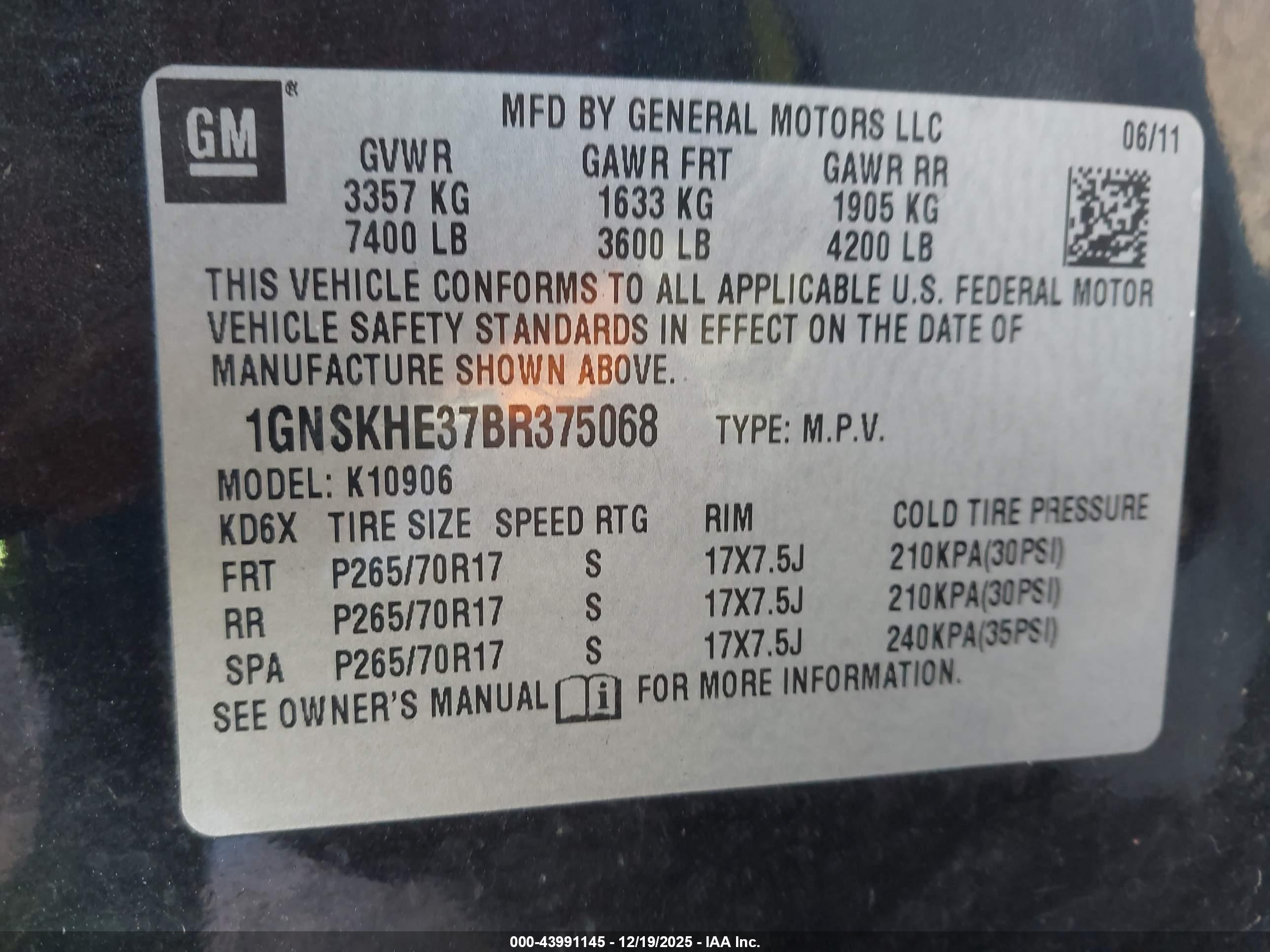 CHEVROLET SUBURBAN image 9