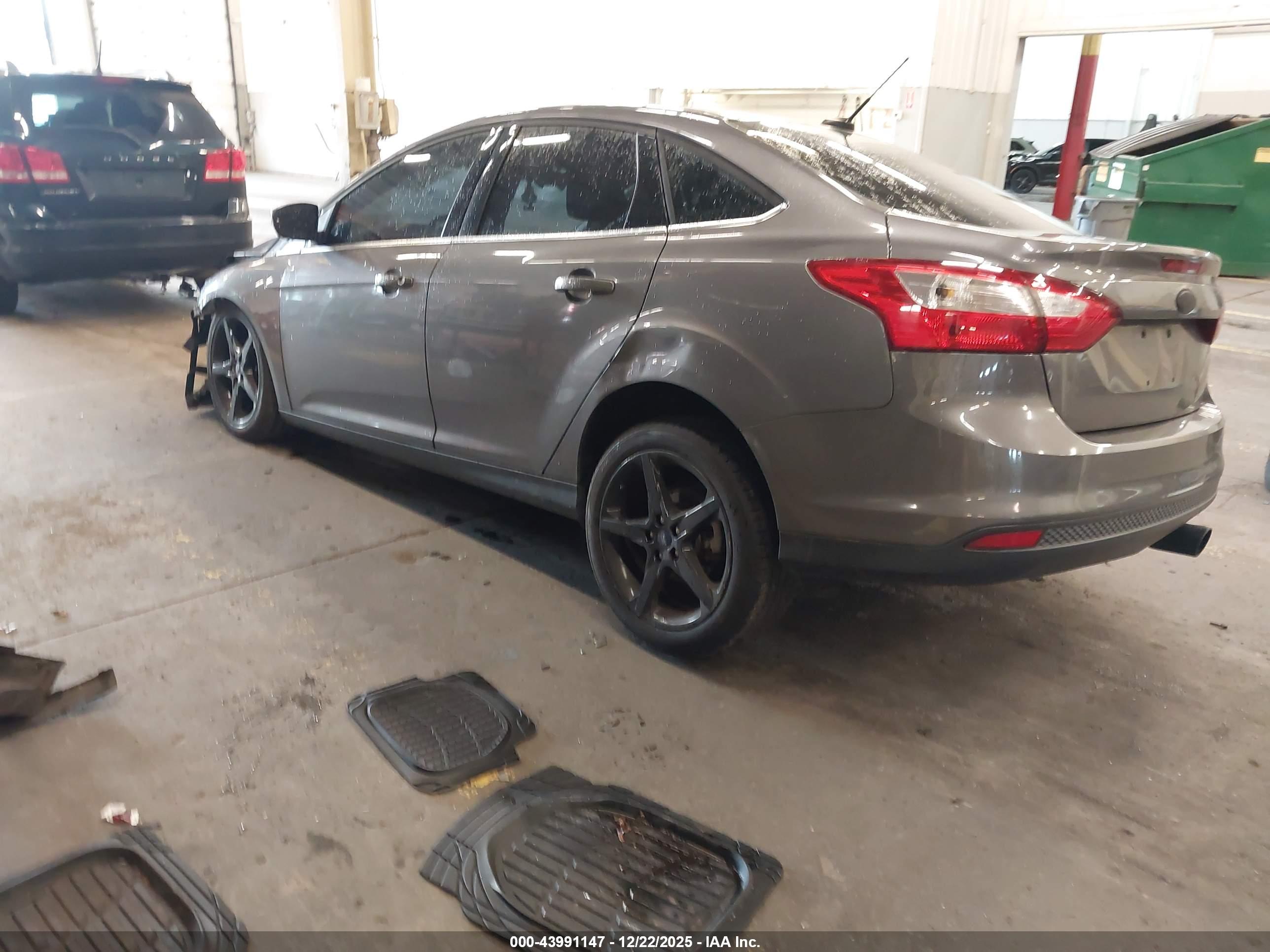 FORD FOCUS image 3