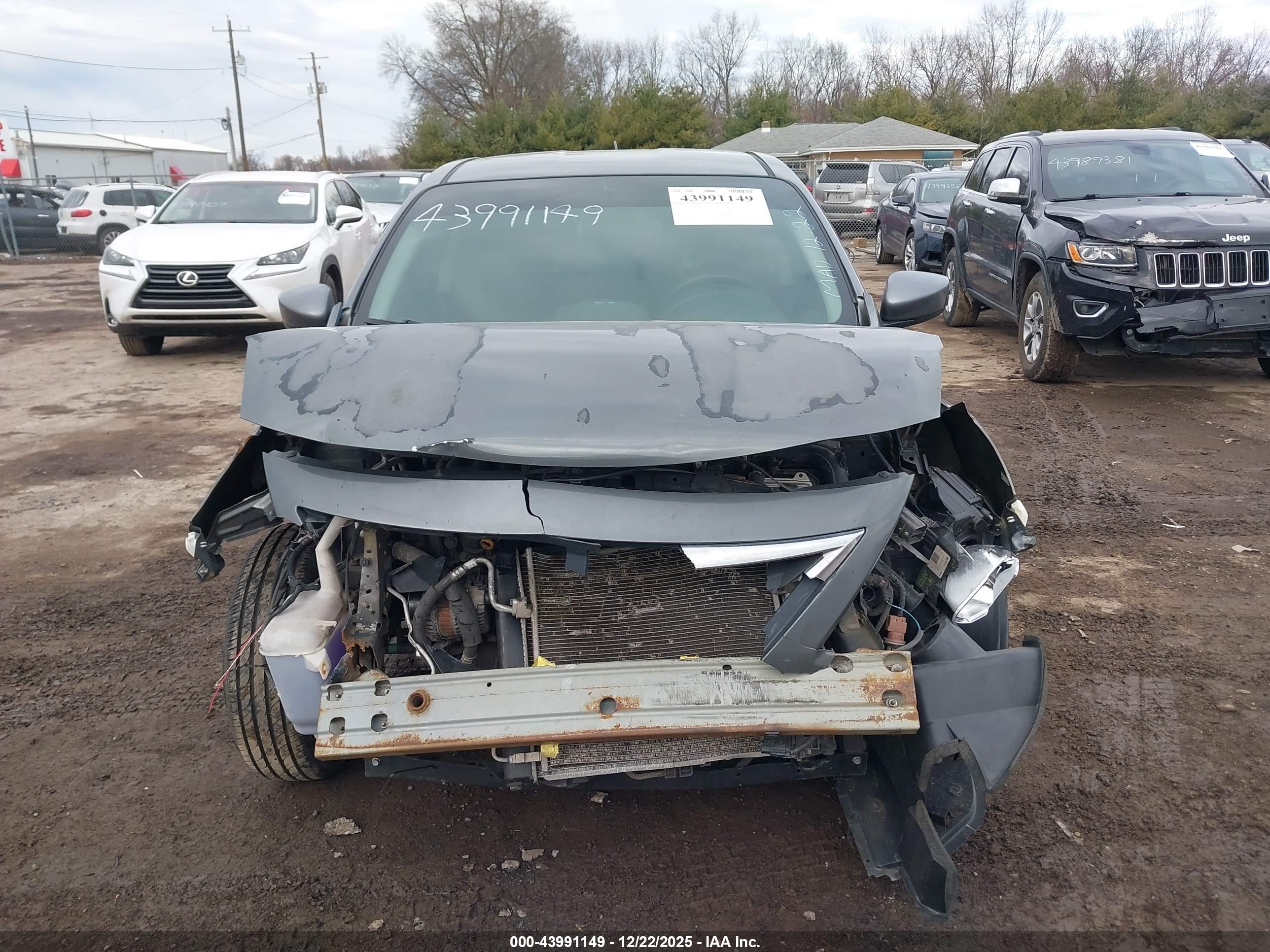 NISSAN VERSA image 6