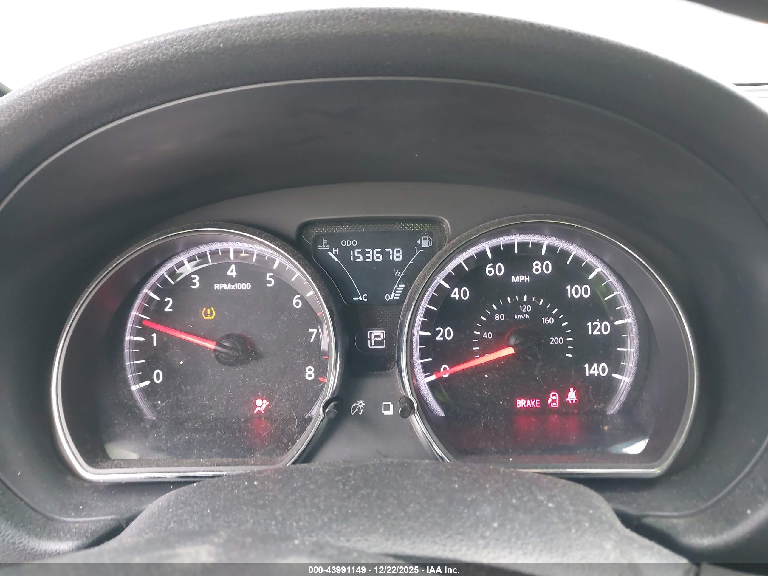 NISSAN VERSA image 7