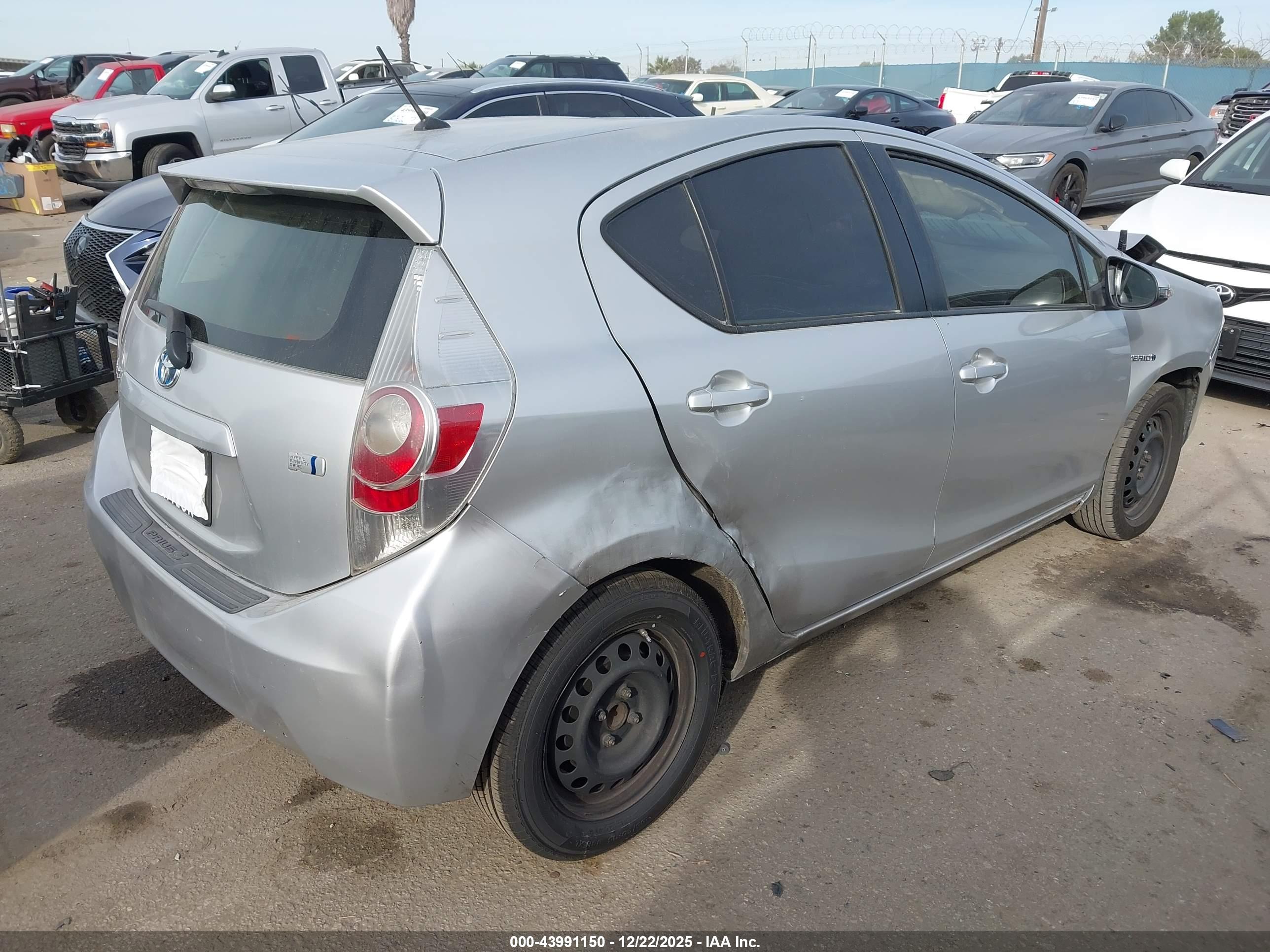 TOYOTA PRIUS image 4