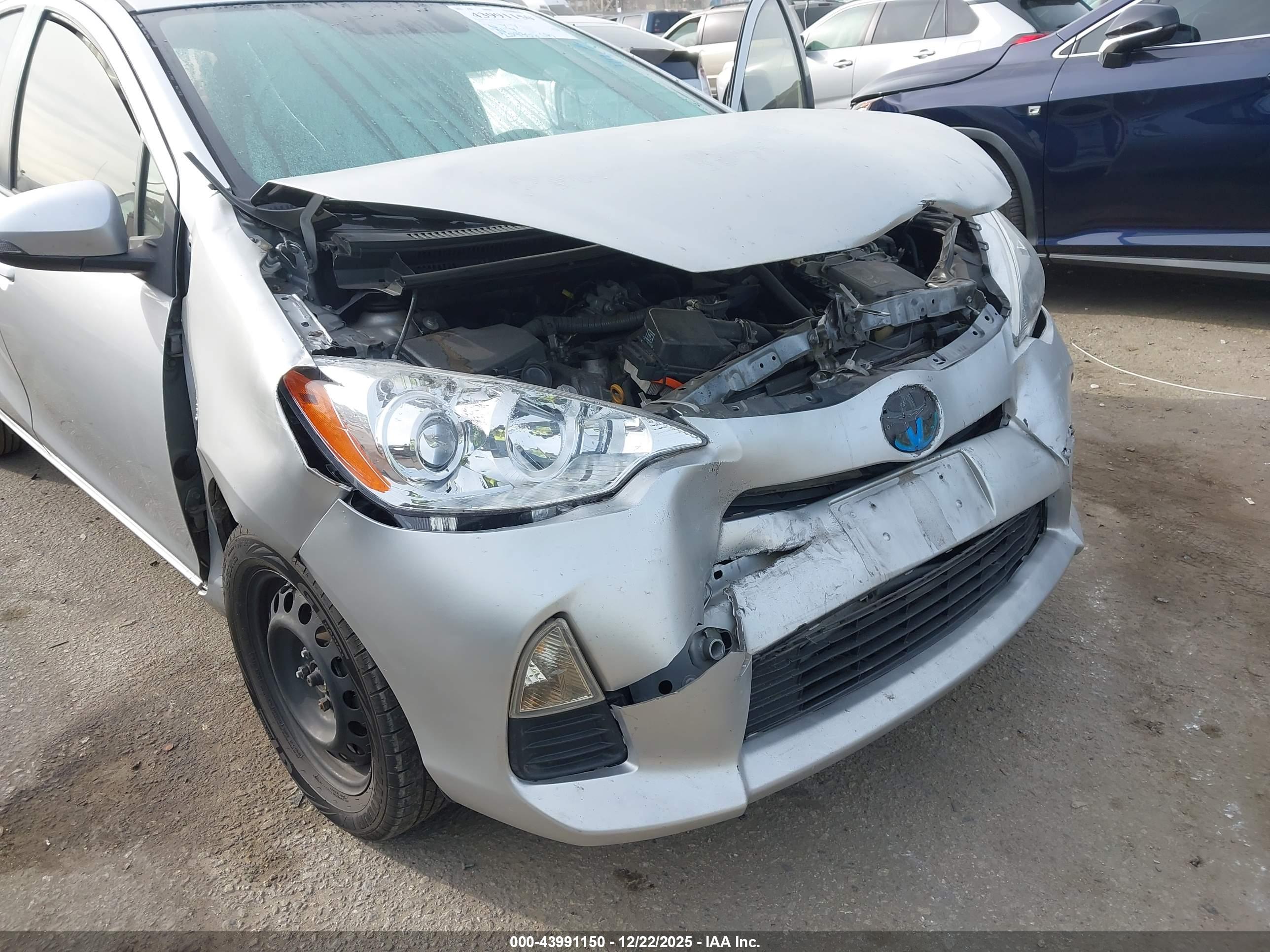 TOYOTA PRIUS image 6