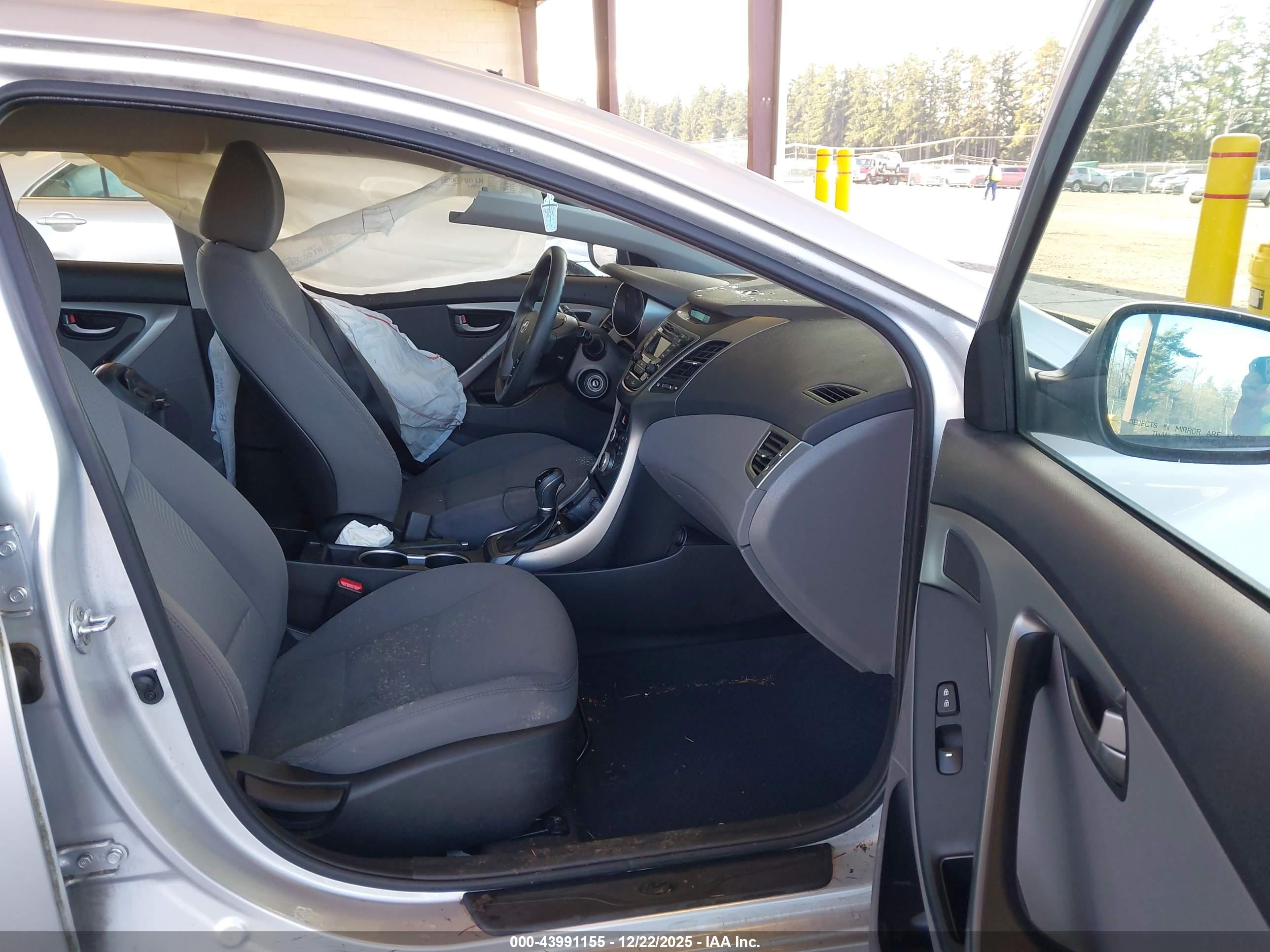 HYUNDAI ELANTRA image 5