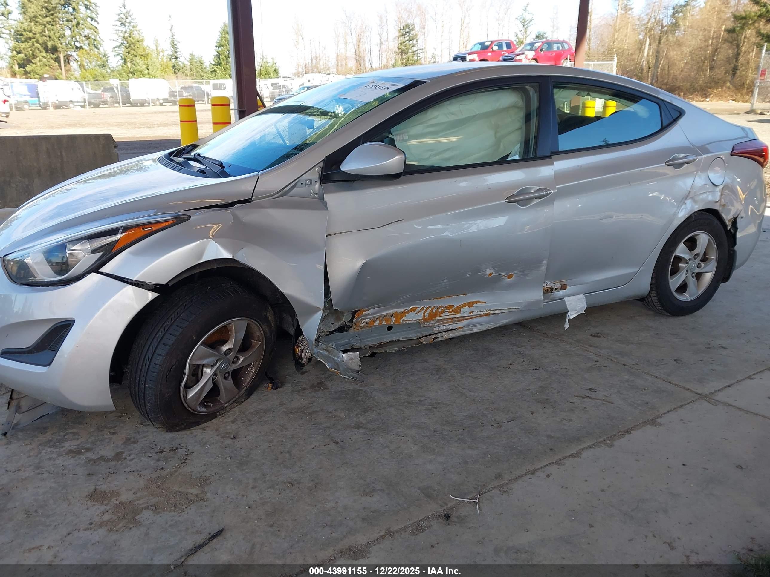 HYUNDAI ELANTRA image 6