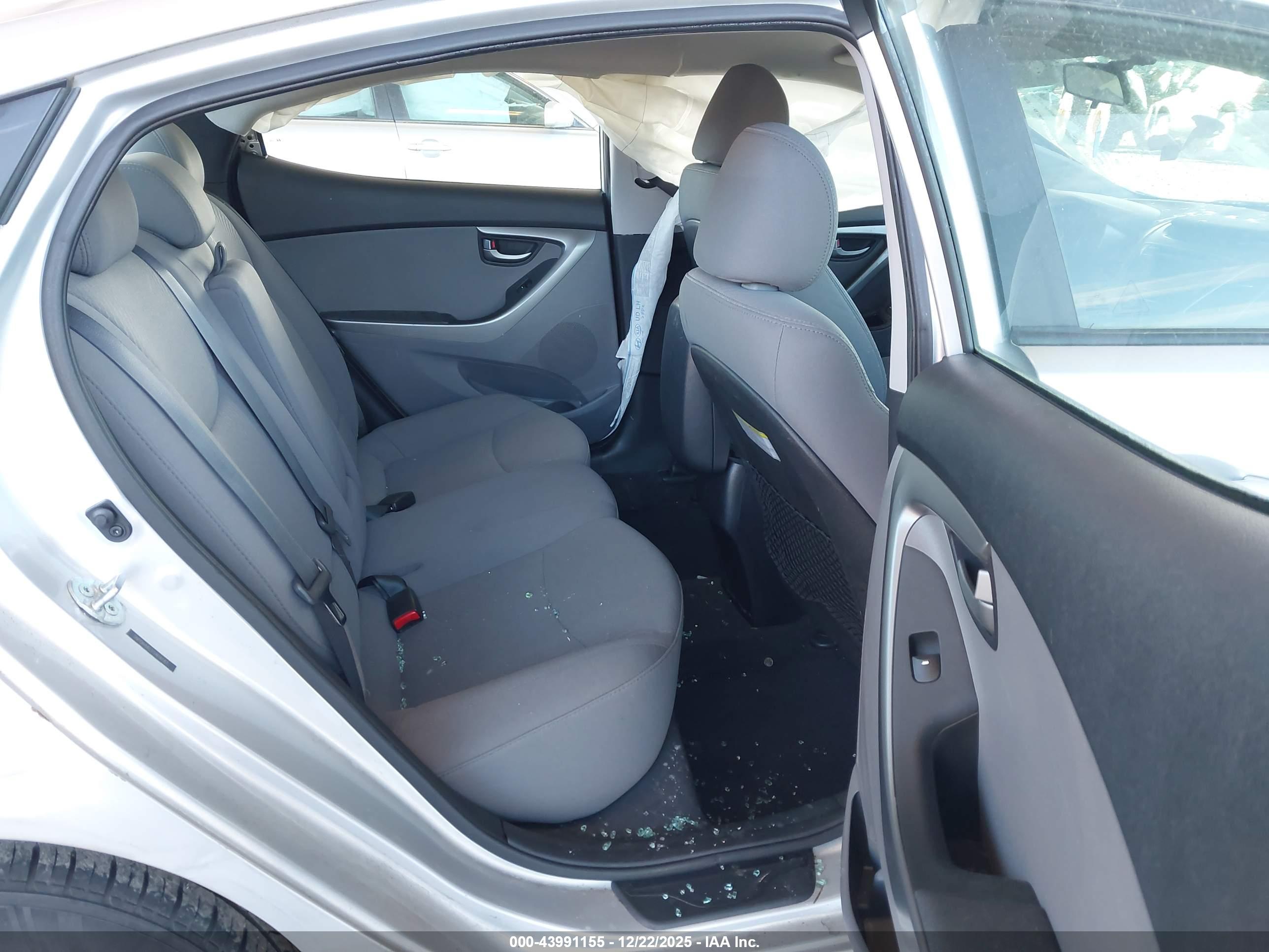 HYUNDAI ELANTRA image 8