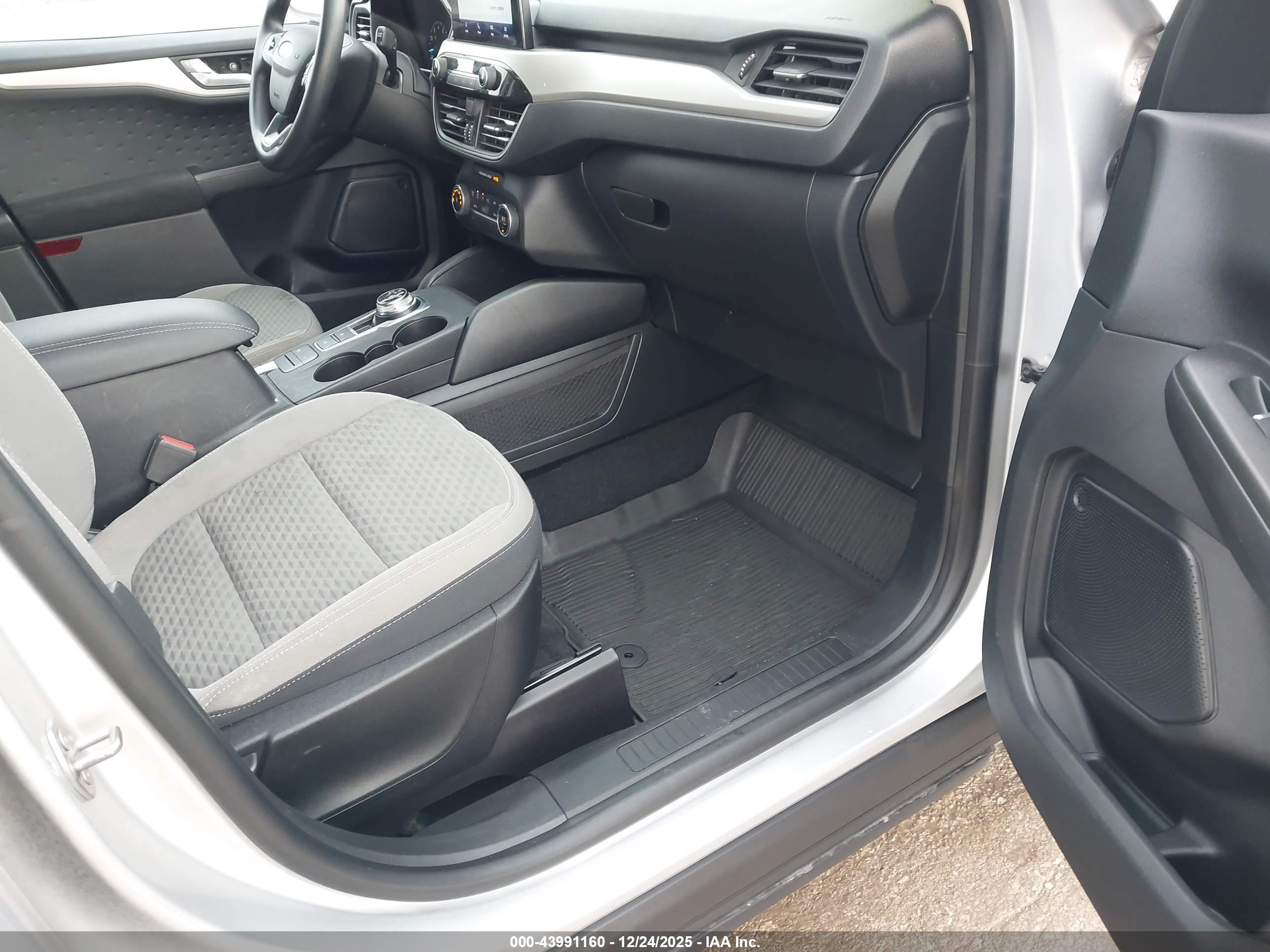 FORD ESCAPE image 5