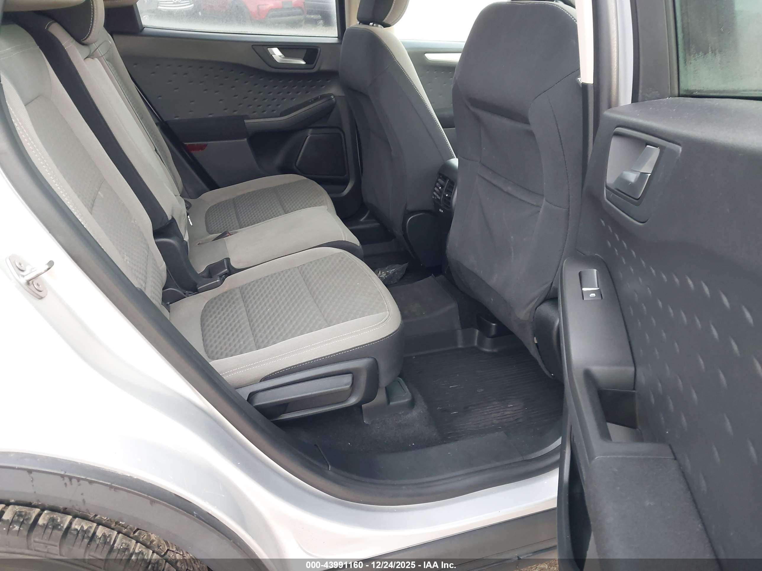 FORD ESCAPE image 8