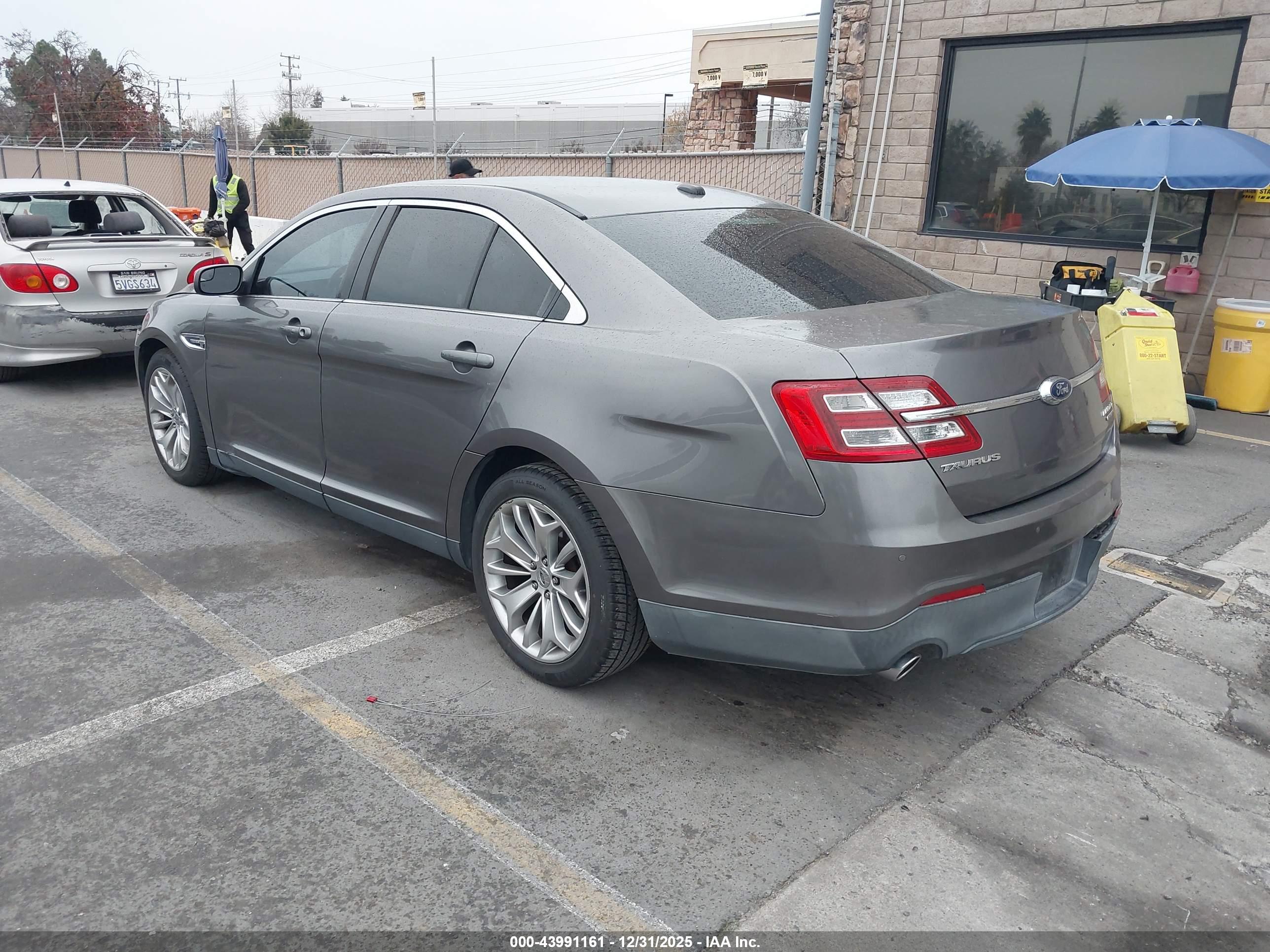 FORD TAURUS image 3