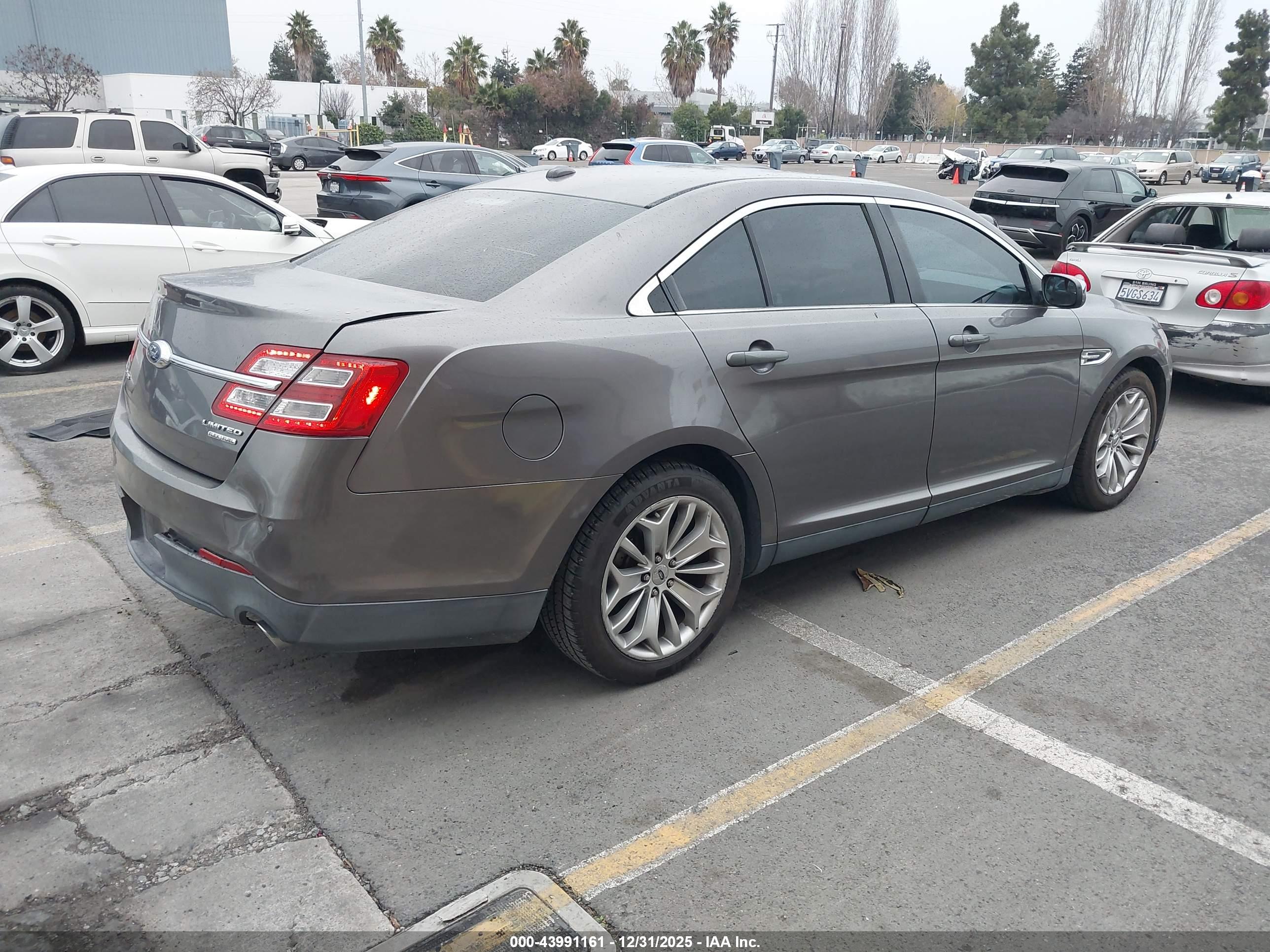 FORD TAURUS image 4