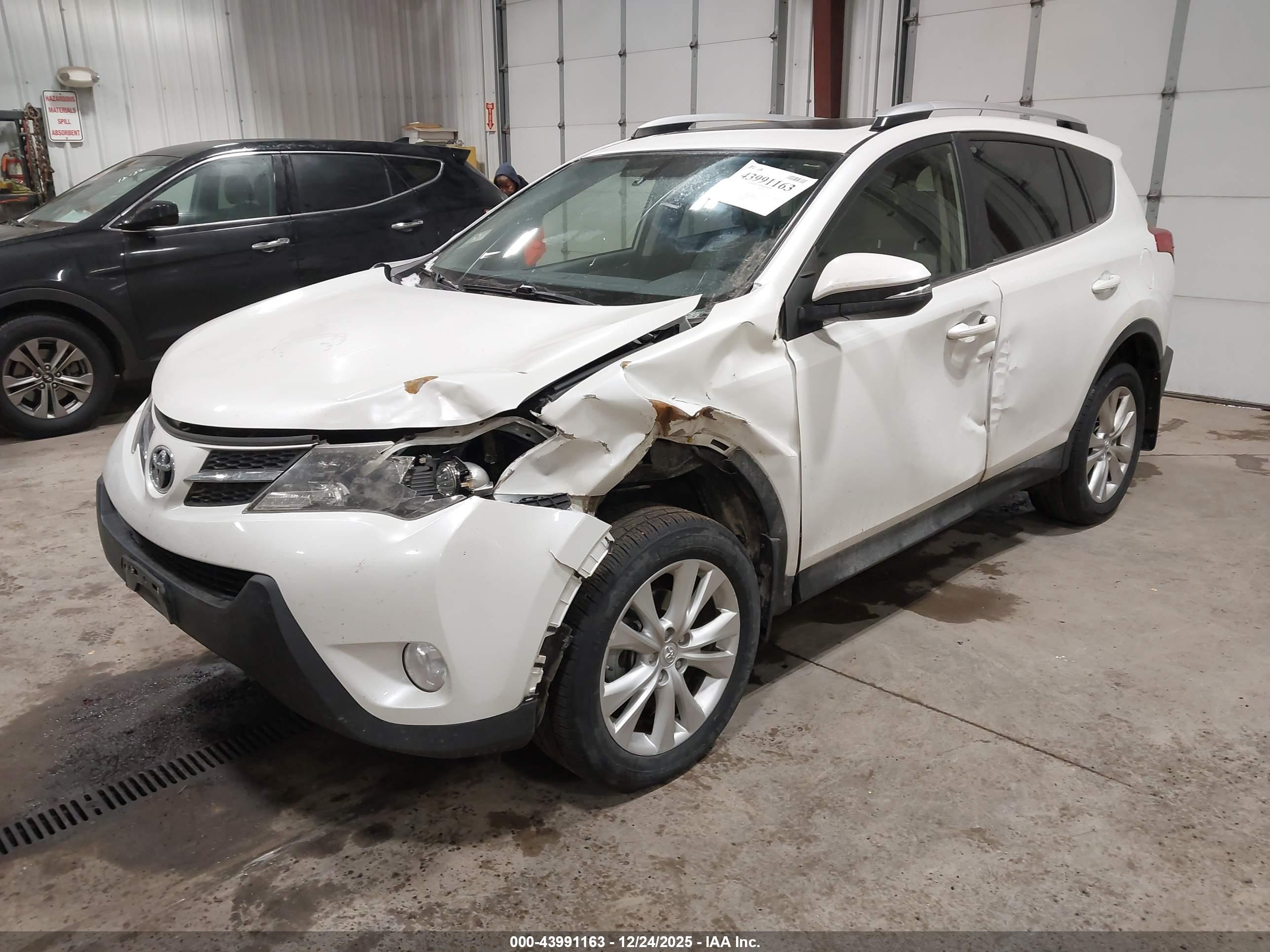 TOYOTA RAV4 image 2