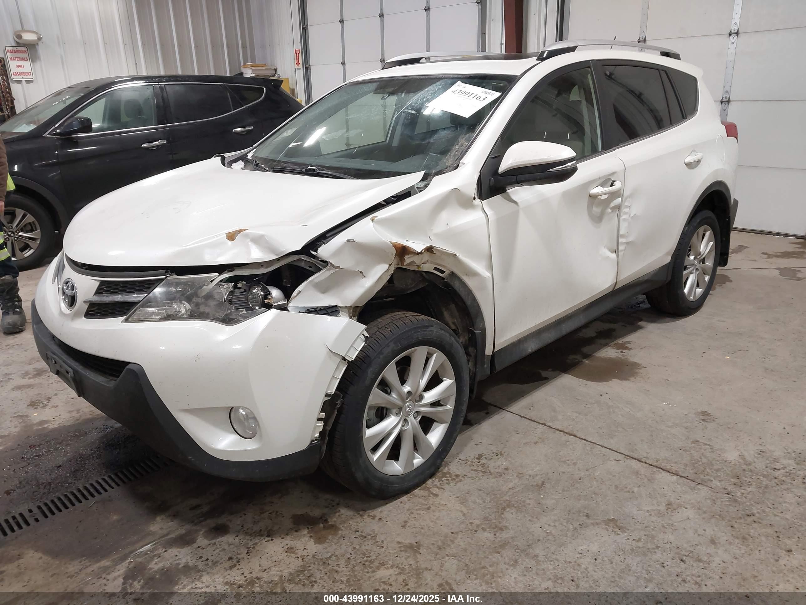 TOYOTA RAV4 image 4
