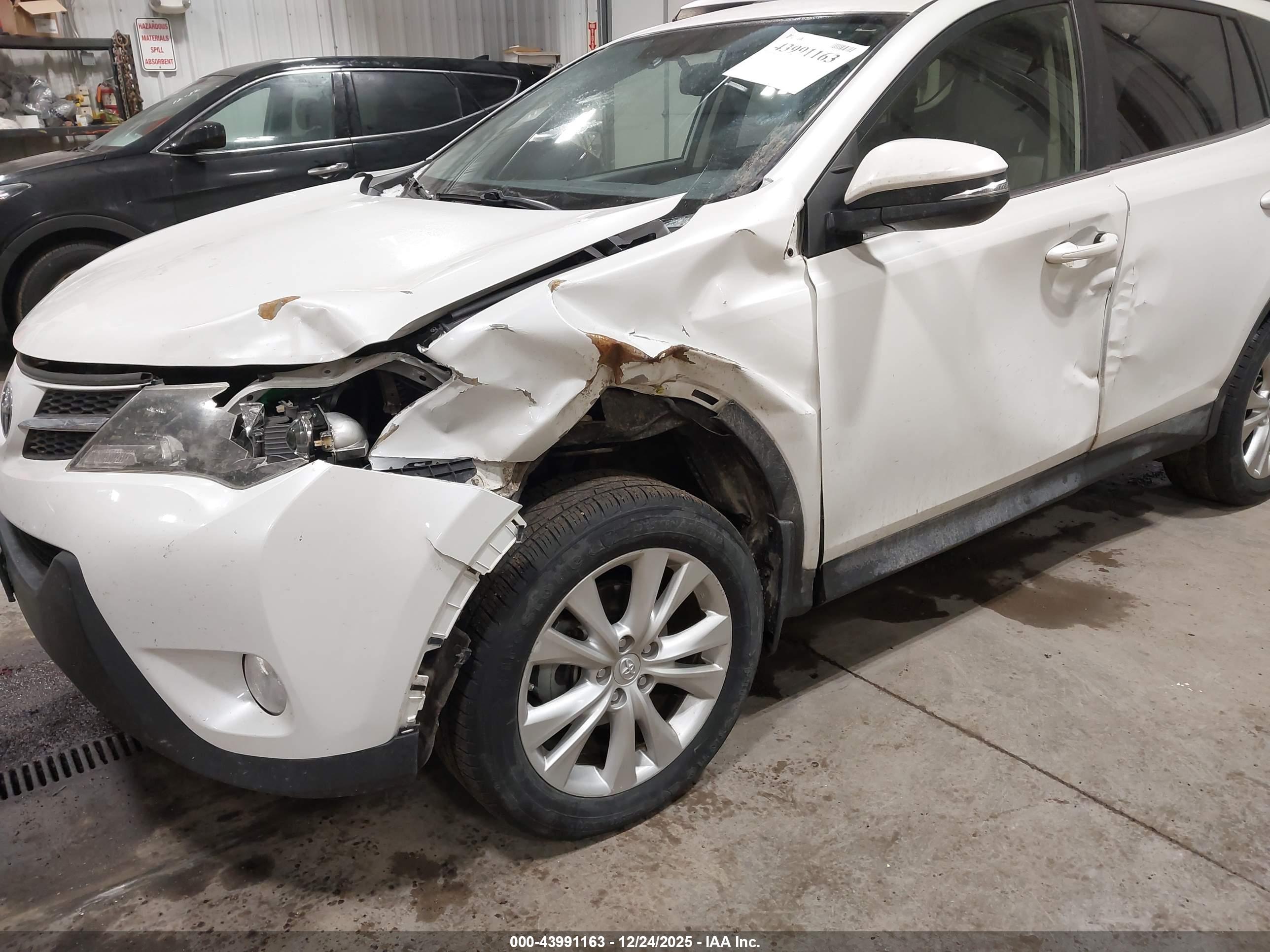 TOYOTA RAV4 image 6