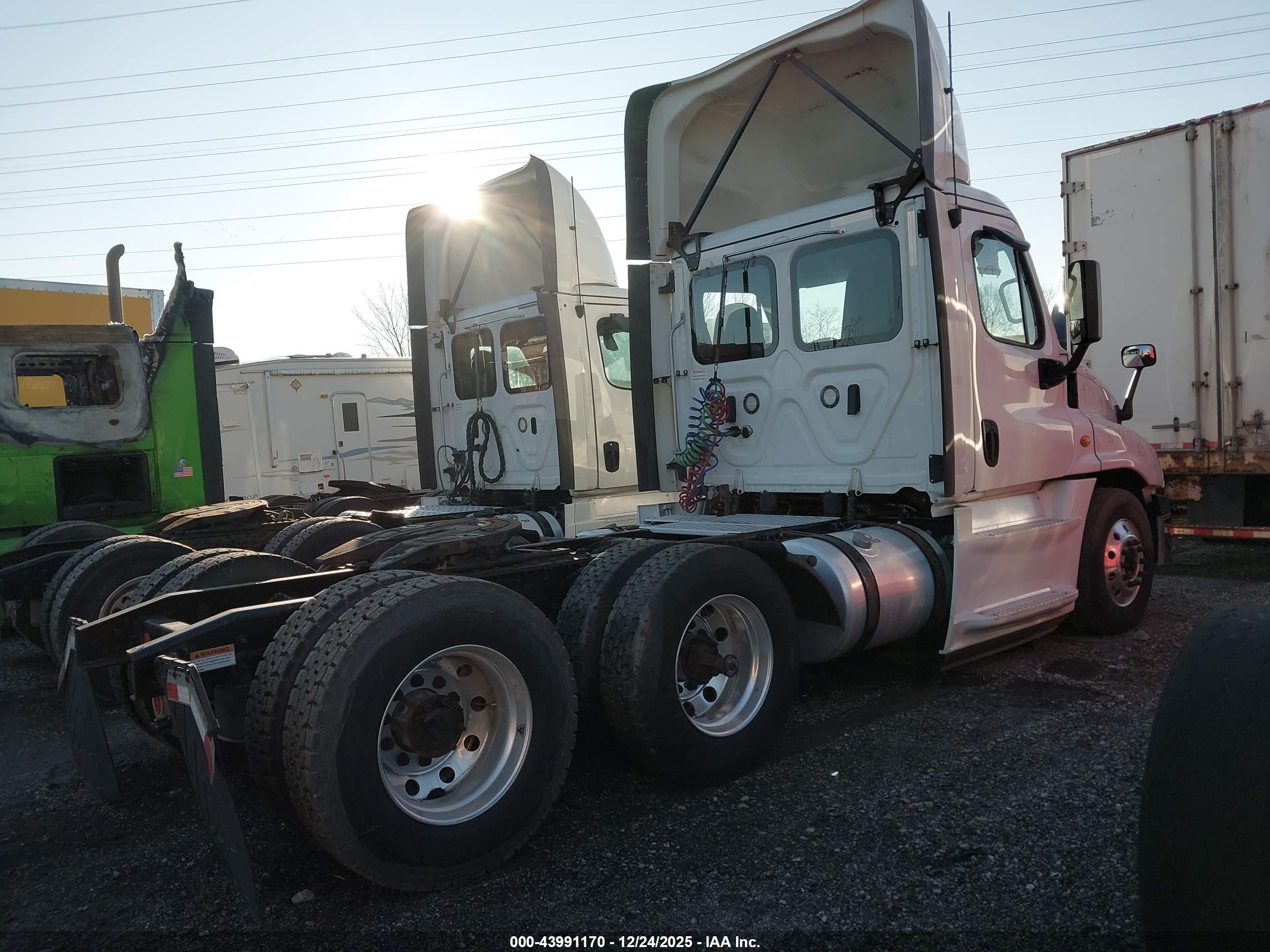FREIGHTLINER CASCADIA image 4