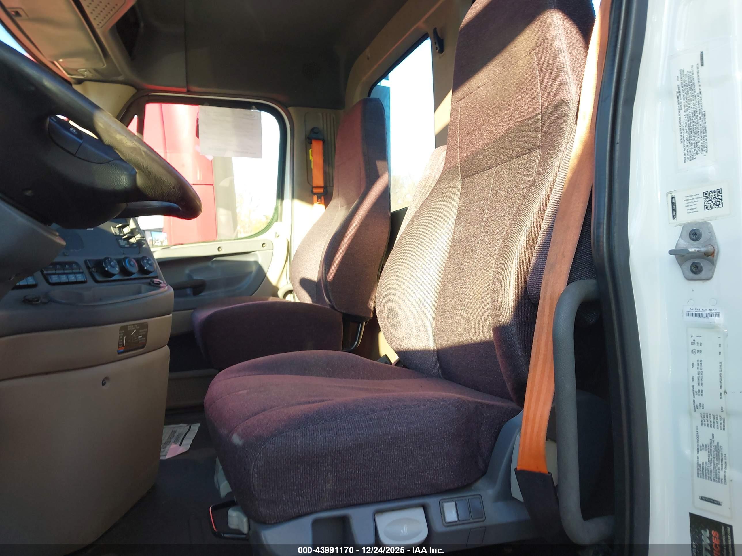 FREIGHTLINER CASCADIA image 8
